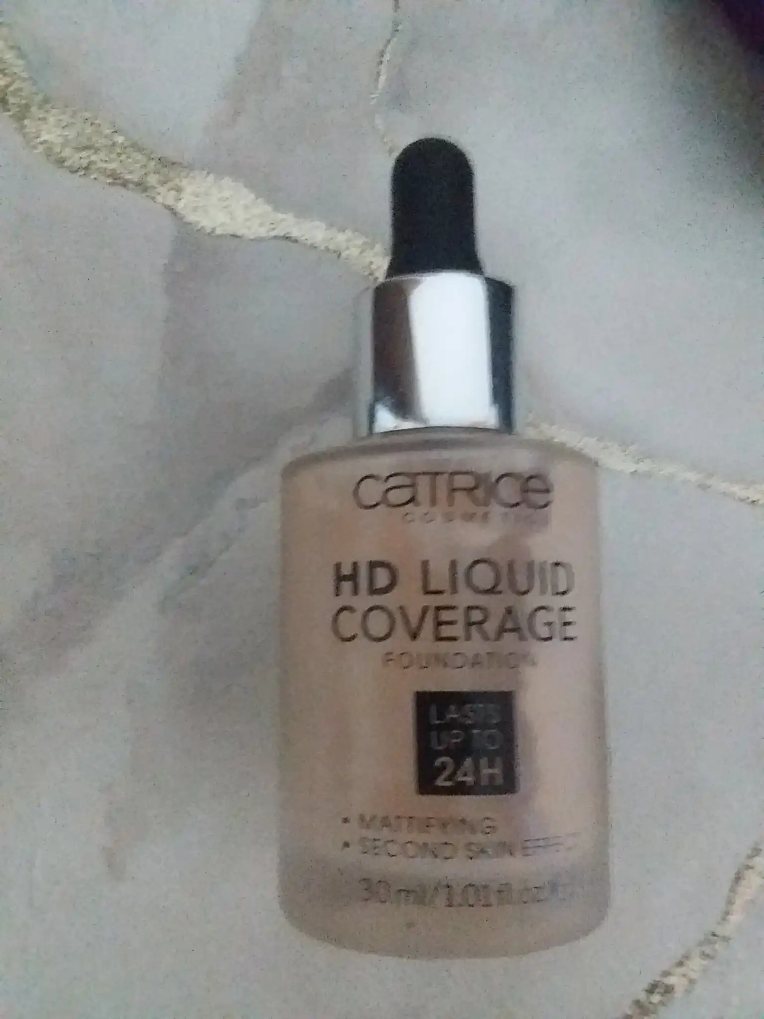 Tonal krem, suyuq asos, teri rangini tekislaydi, yuqori chidamlilik, 30 ml