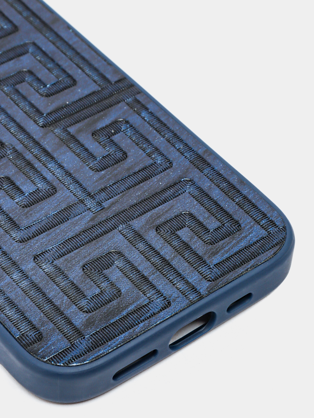 Чехол Maze Pattern 2 Kajsa для iPhone 14/15 pro/ pro max купить по низким  ценам в интернет-магазине Uzum (916523)