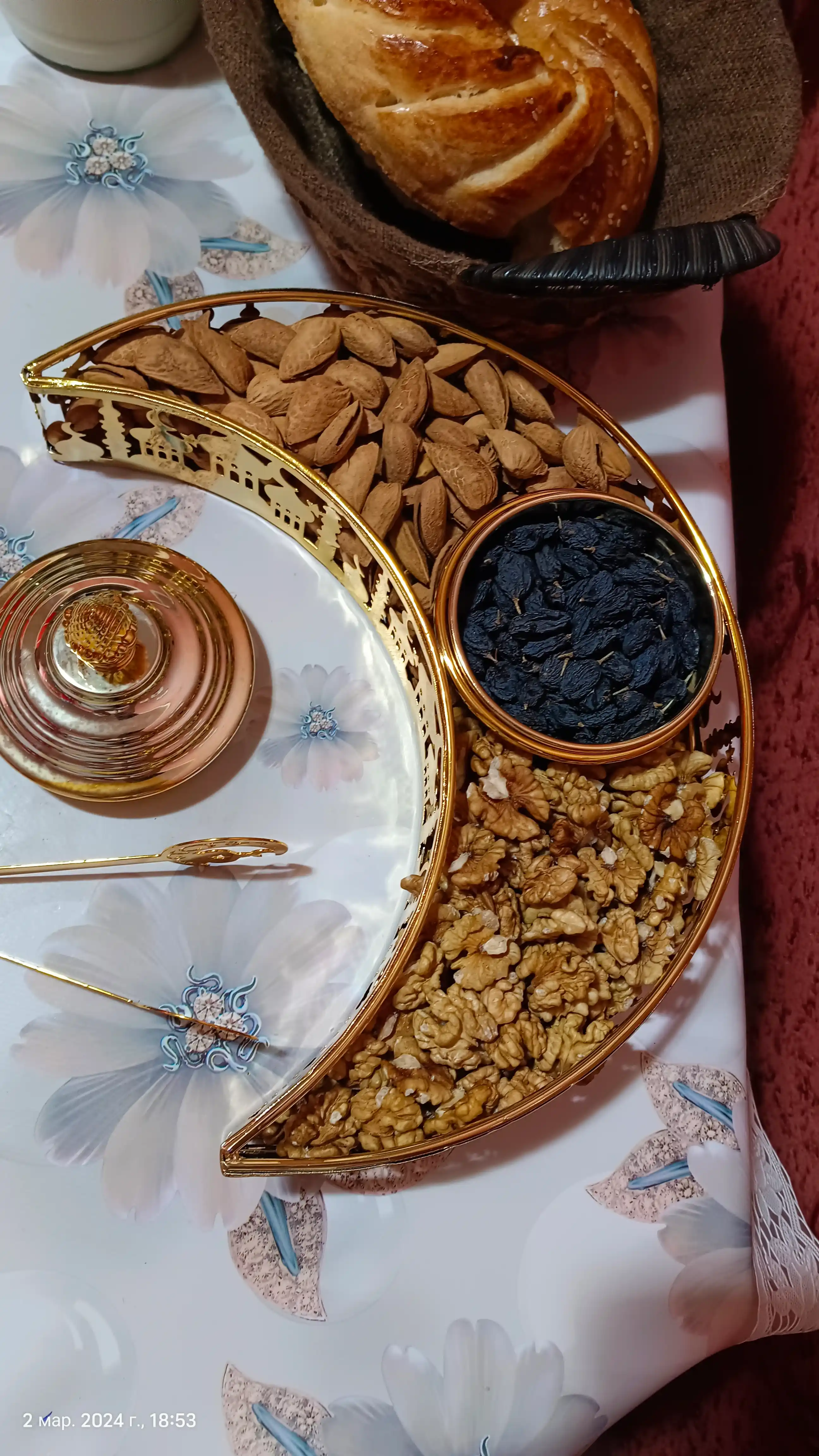 Muborak Ramazon bayrami uchun, oy va yulduz shaklida dekarativ idishlar,shirinliklar uchun