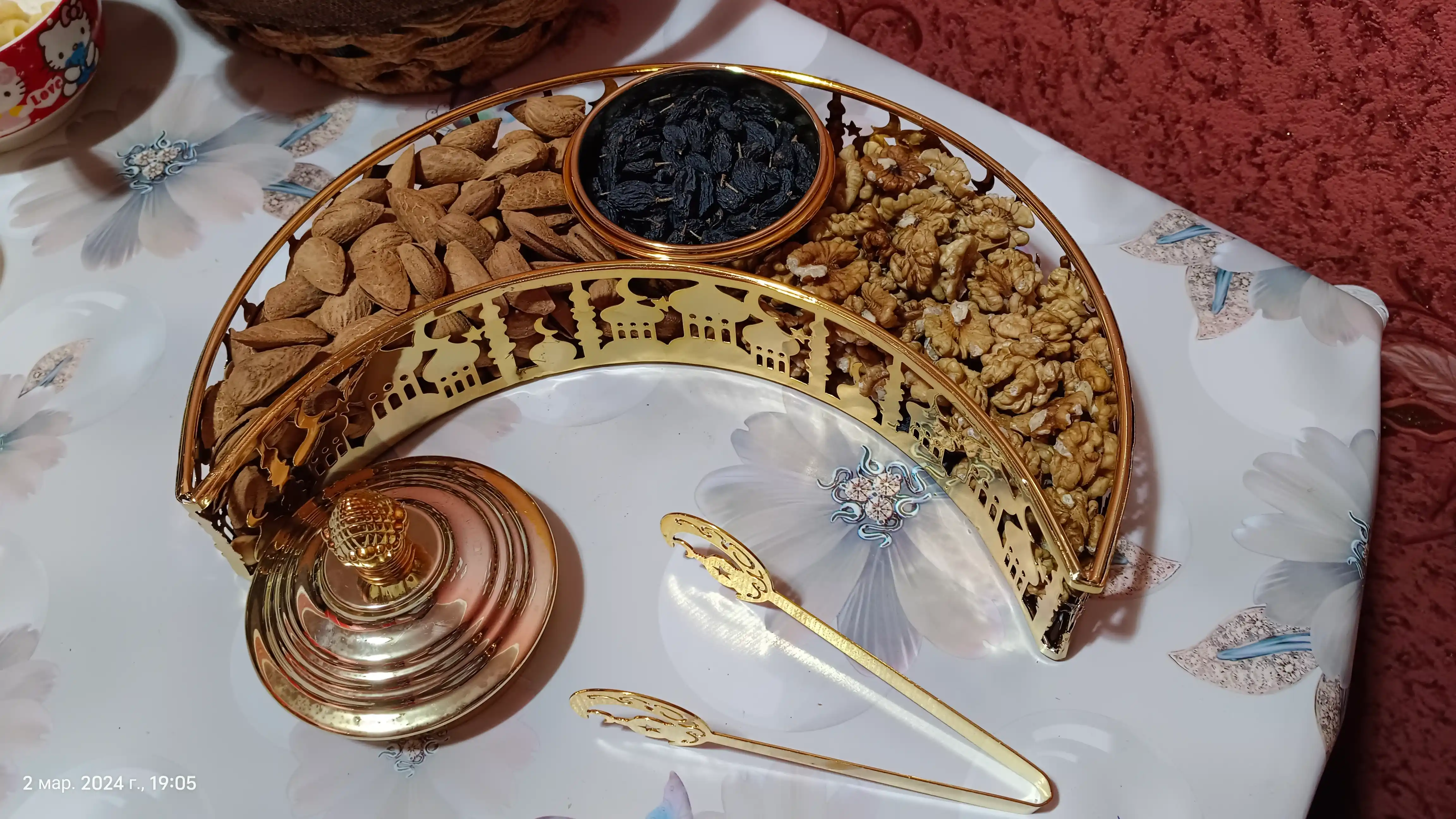 Muborak Ramazon bayrami uchun, oy va yulduz shaklida dekarativ idishlar,shirinliklar uchun