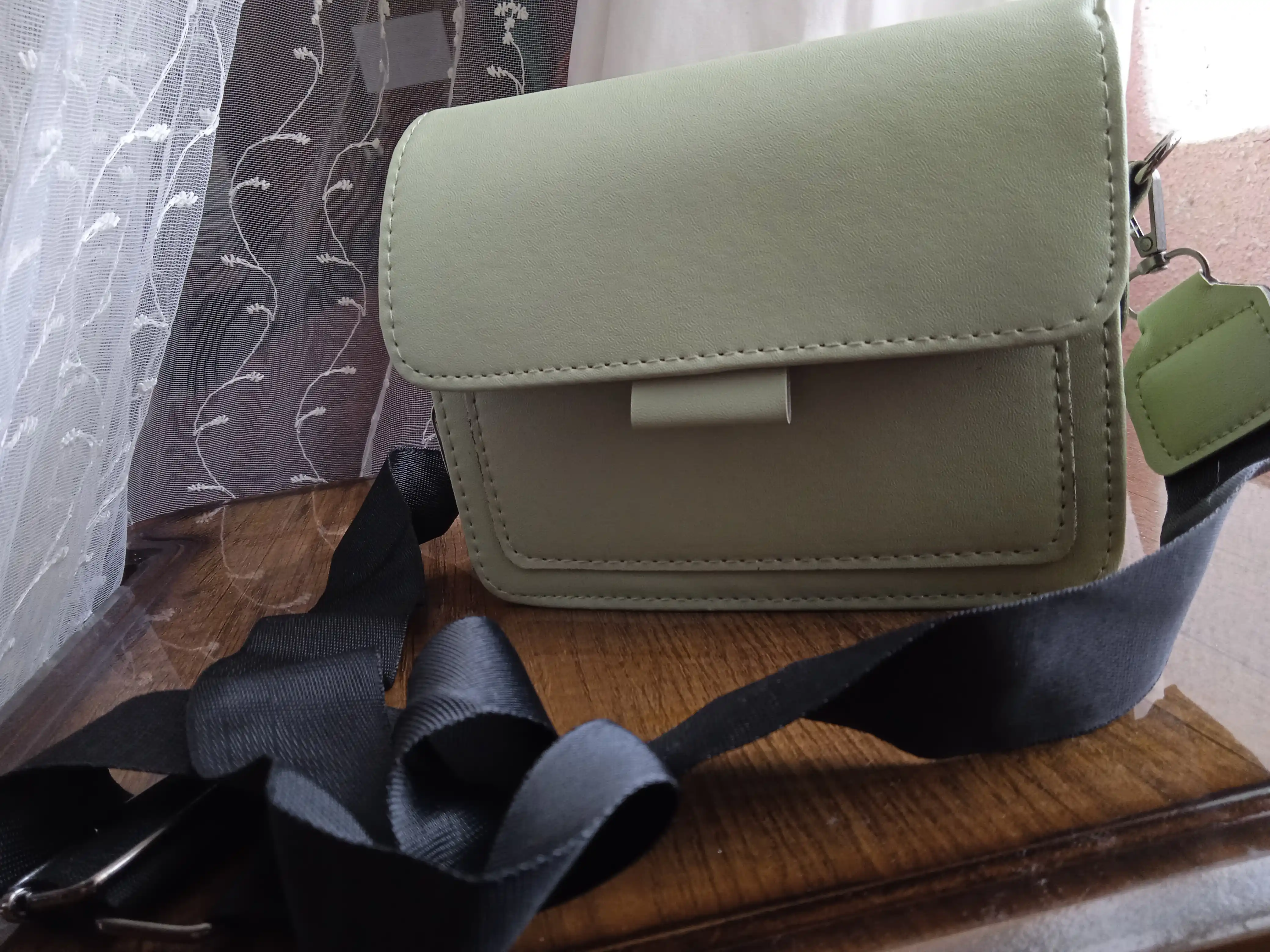 Ayollar yelkama sumkasi Liberty, eko-charm