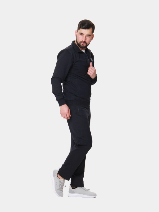 Erkaklar sport kostyumi