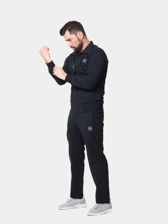 Erkaklar sport kostyumi