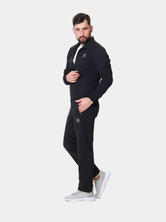 Erkaklar sport kostyumi