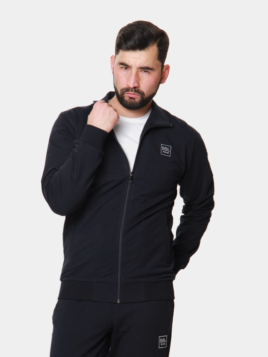 Erkaklar sport kostyumi