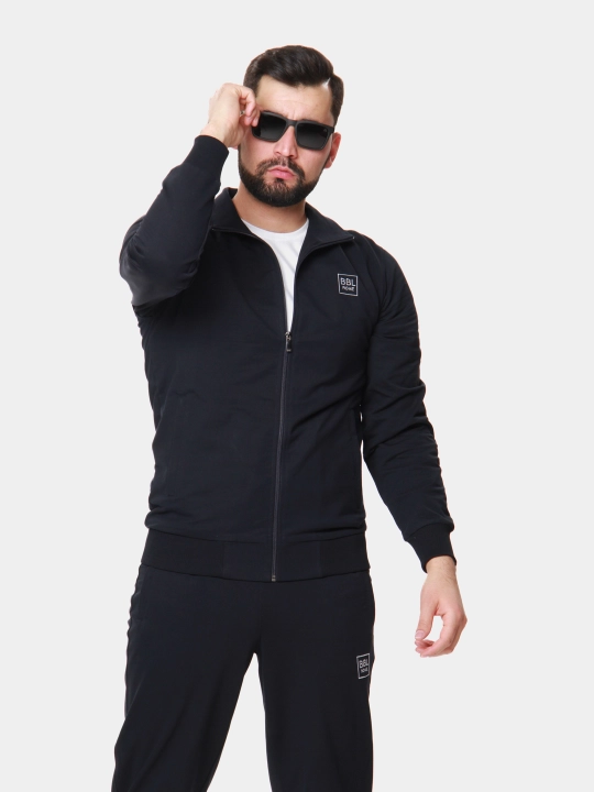 Erkaklar sport kostyumi