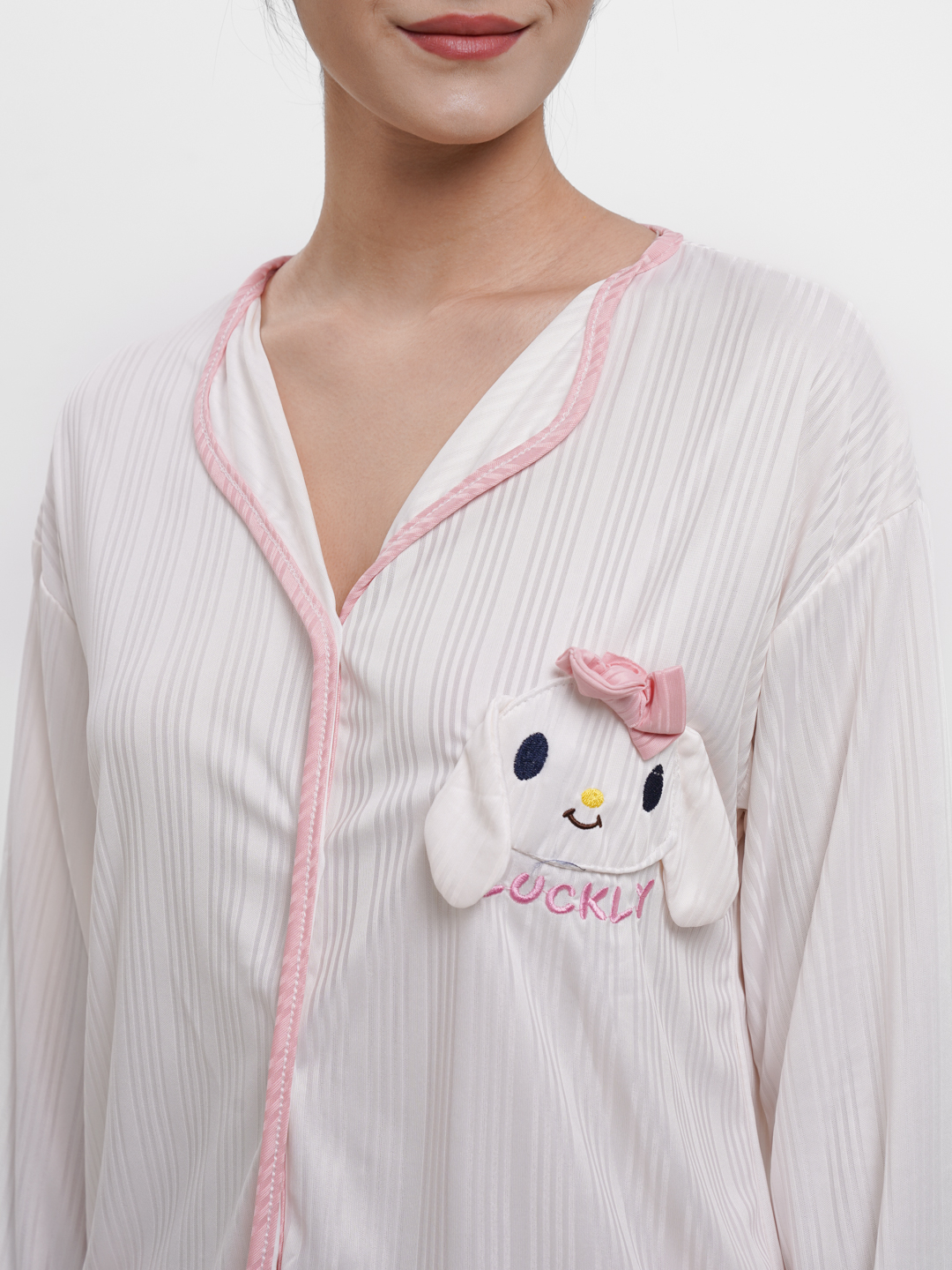 Qurilish maydonchasida talabani sikayotgan olomonning pornosini tomosha qiling