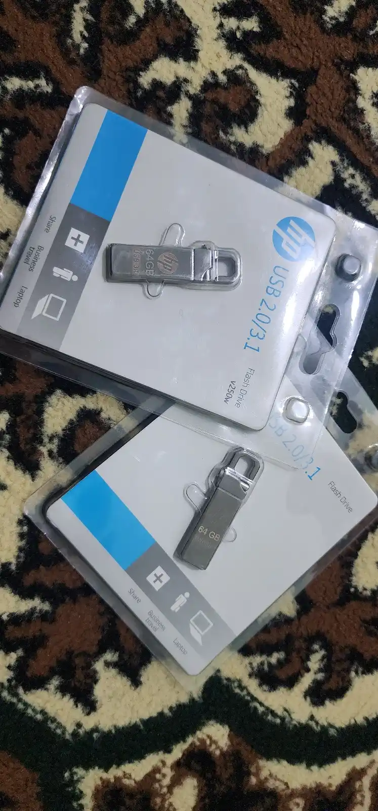 Yuqori tezlikdagi USB 3.1 flesh-nakopitel, kalitcha bilan USB 3.1, 128 / 64 / 32 / 16 / 8 GB