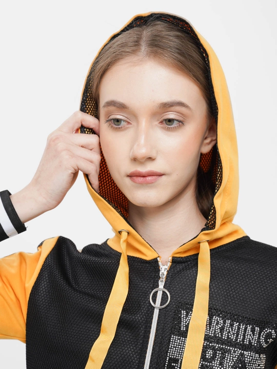 Ayollar uchun sport kostyumi, Turkiya