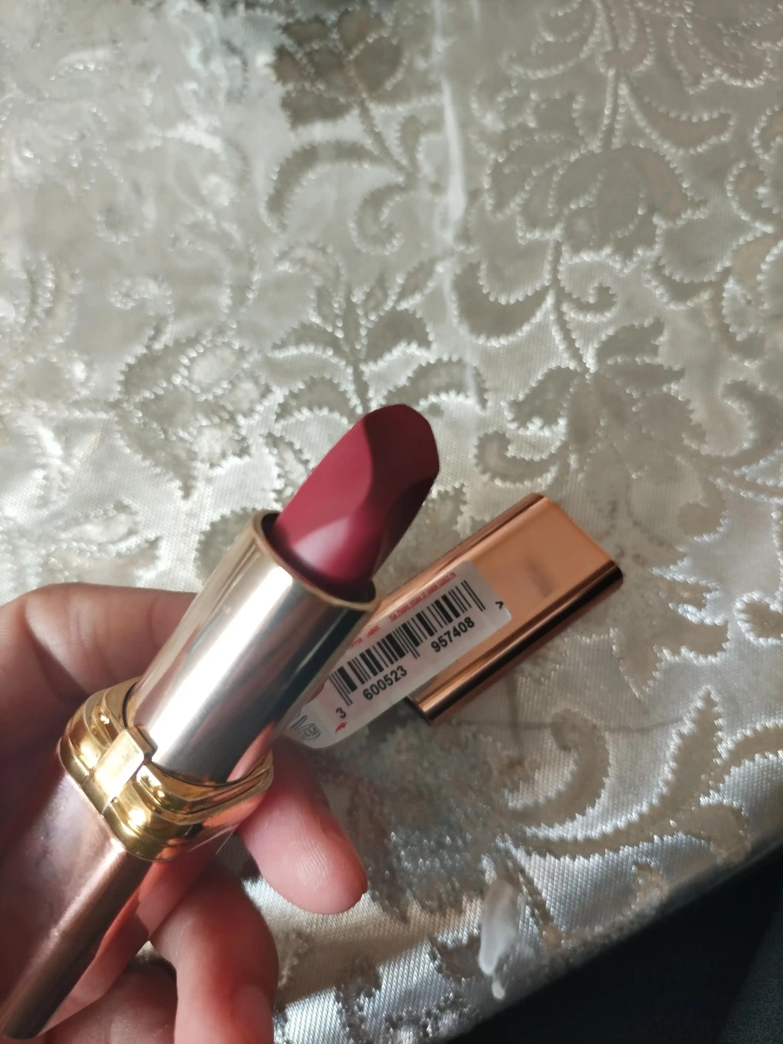 Помада для губ L'Oreal Color Riche, оттенок 179 Нюдовая