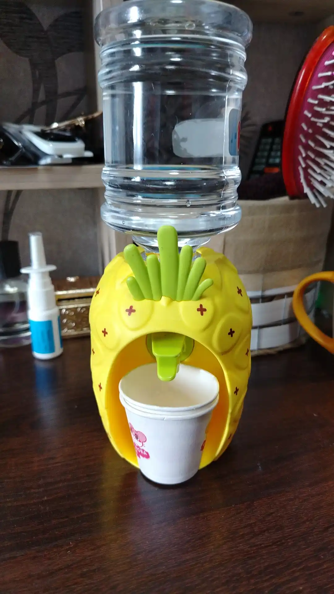 Mini kuler, suv va sharbat dispenseri Ananas, jo'ja, qurbaqa