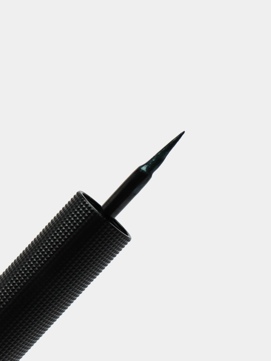 Ko'zlar uchun podvodka L'Oreal Paris Matte Signature, ton 04 zumrad, 3 ml