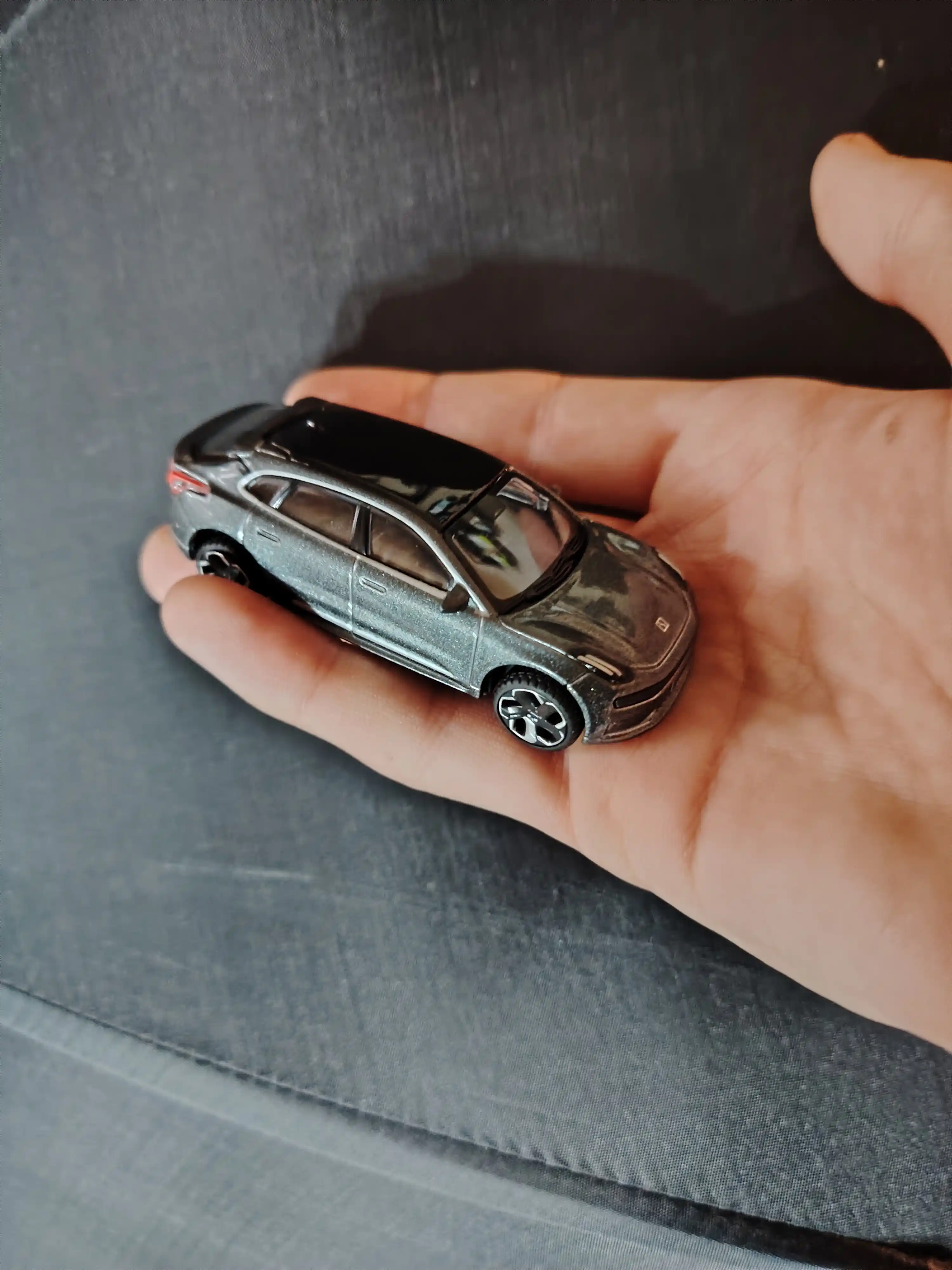 BBURAGO 1/64 kolleksiya o'yinchoq moshinasi: Mers, ZEEKR, NISSAN, BUGATTI, FORD