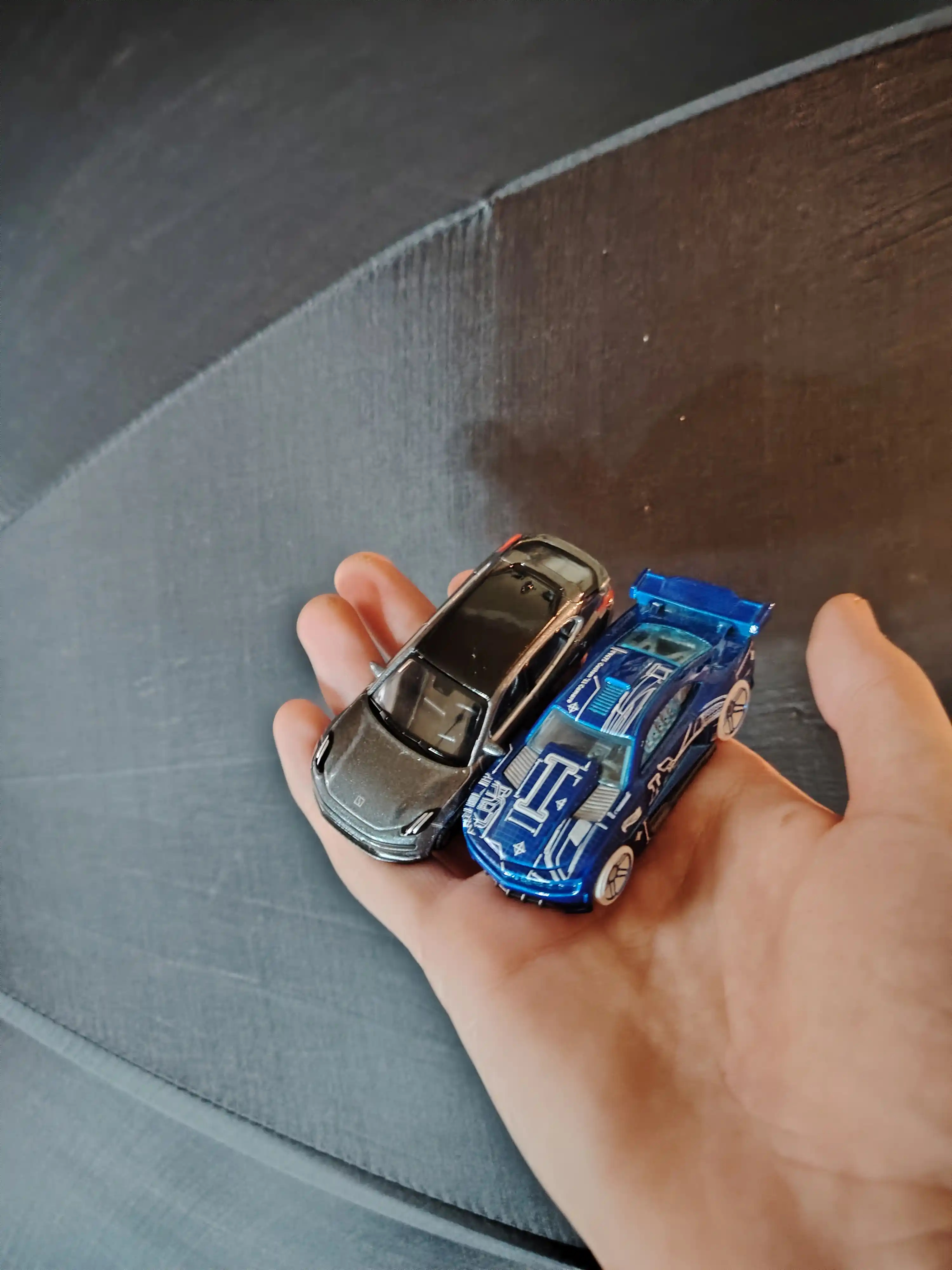 BBURAGO 1/64 kolleksiya o'yinchoq moshinasi: Mers, ZEEKR, NISSAN, BUGATTI, FORD