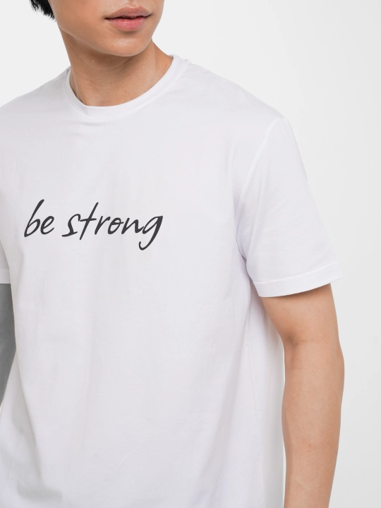 Futbo'lka erkaklar uchun, BE STRONG yozuvli