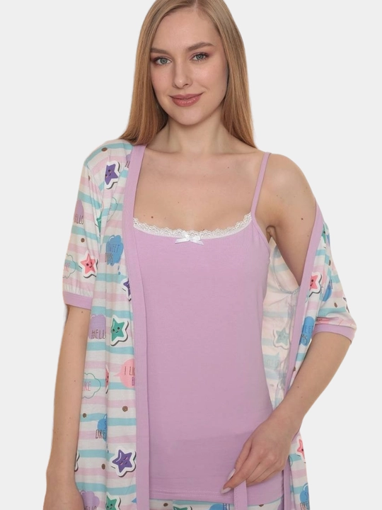 Ayollar uchun uch qismli pijama: xalat, shorti va mayka