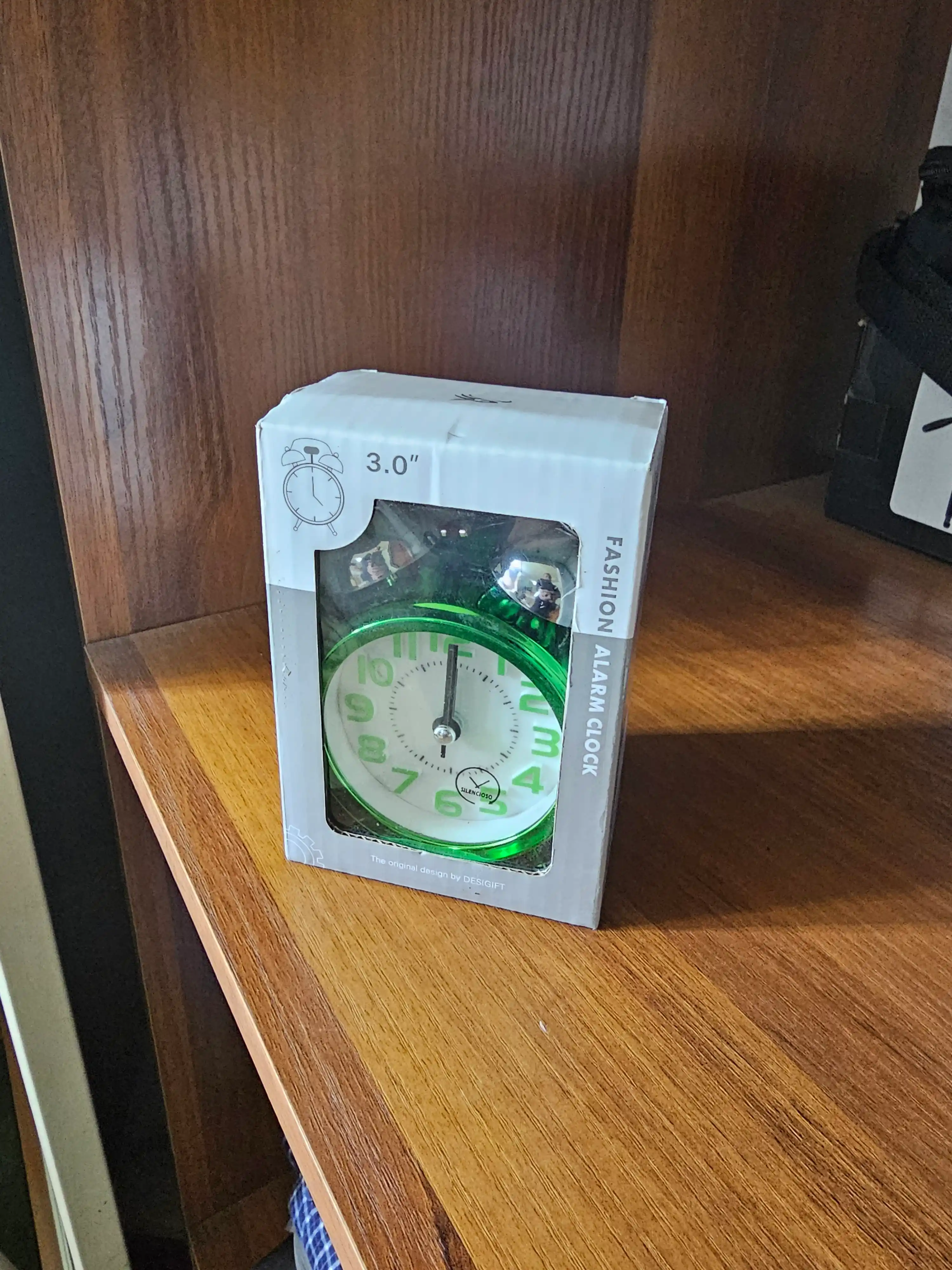 Budilnik klassik stol soati, ovozsiz ishlidi, metall korpus qo'ngiroq ovozi baland