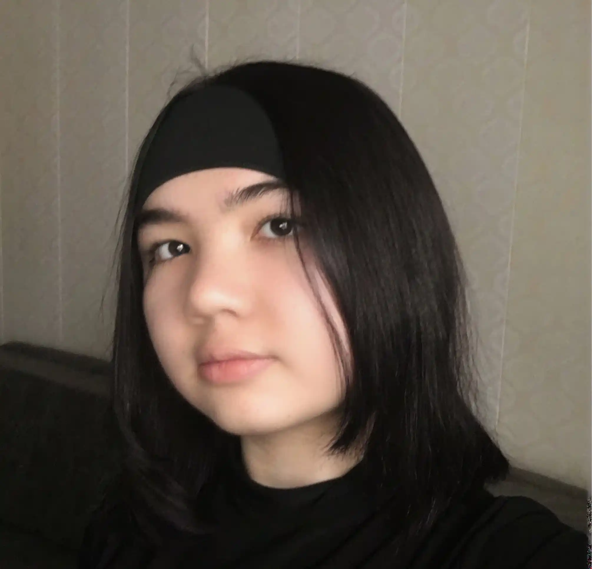 Boshga sochlar uchun sport tasmasi