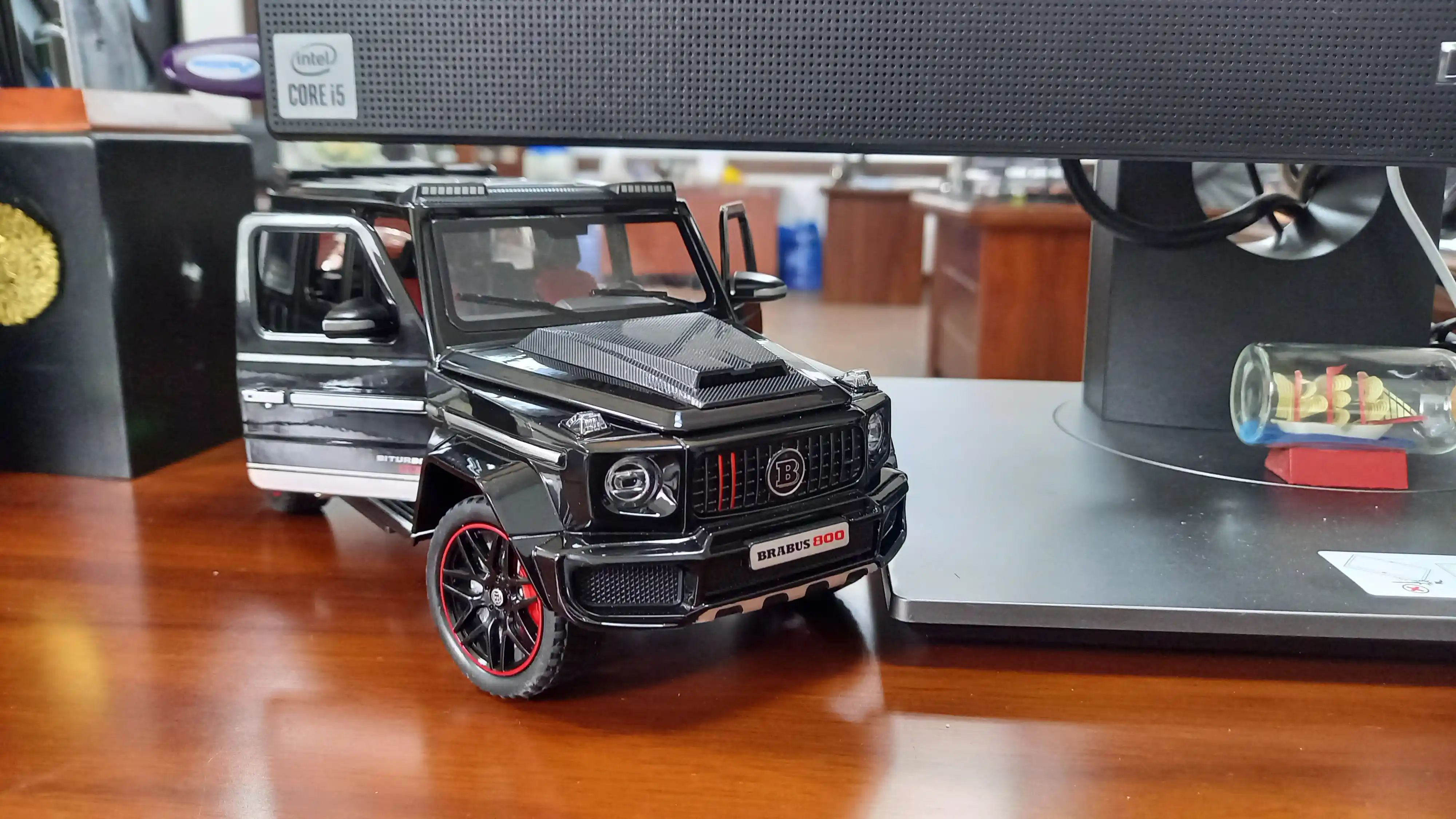 Металлическая машинка Mercedes-Benz G-Brabus G800 1:24