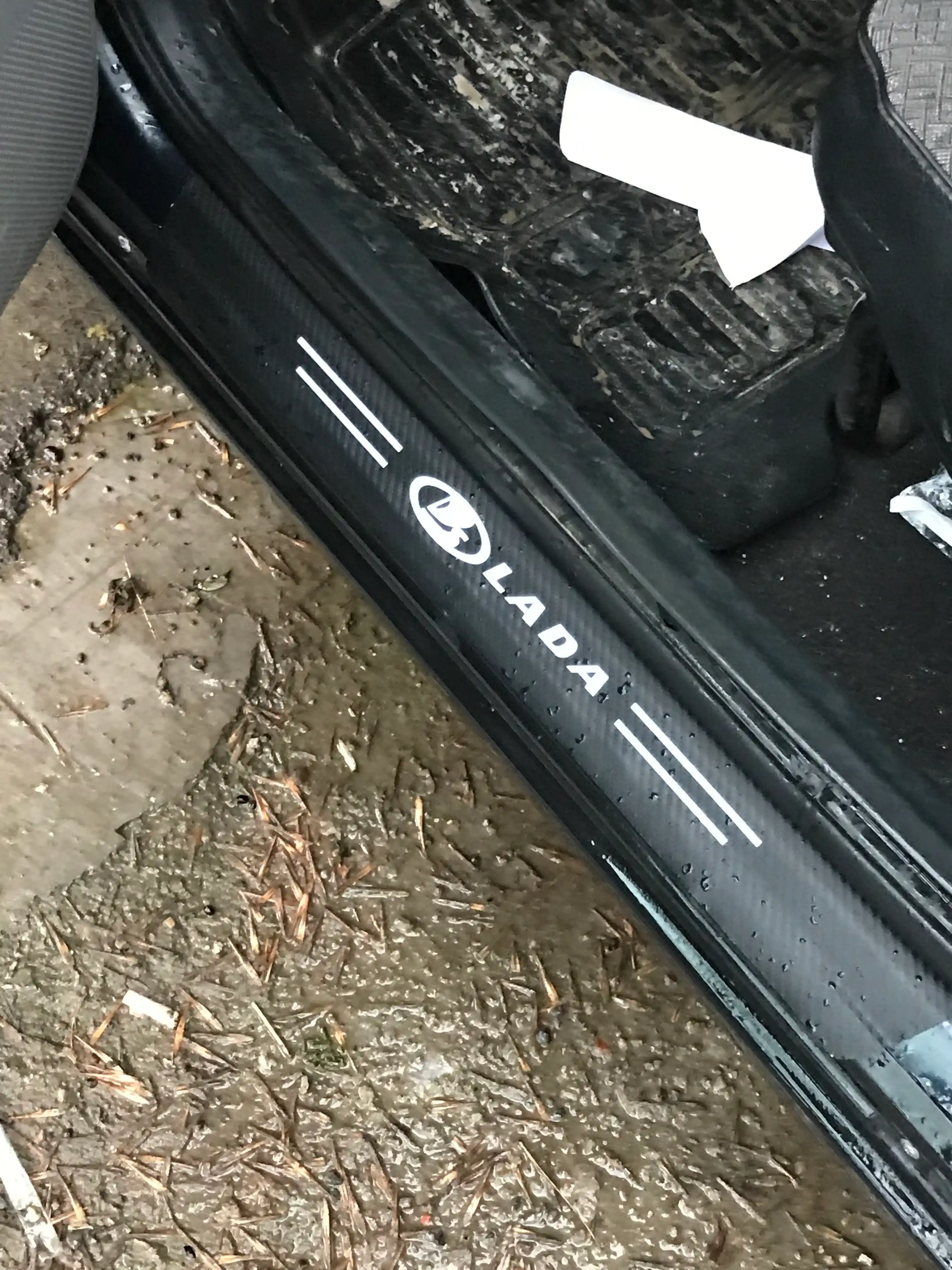 Karbonli avtomobil eshiklari tokchalari Lada, himoya stikerlari, 4 dona