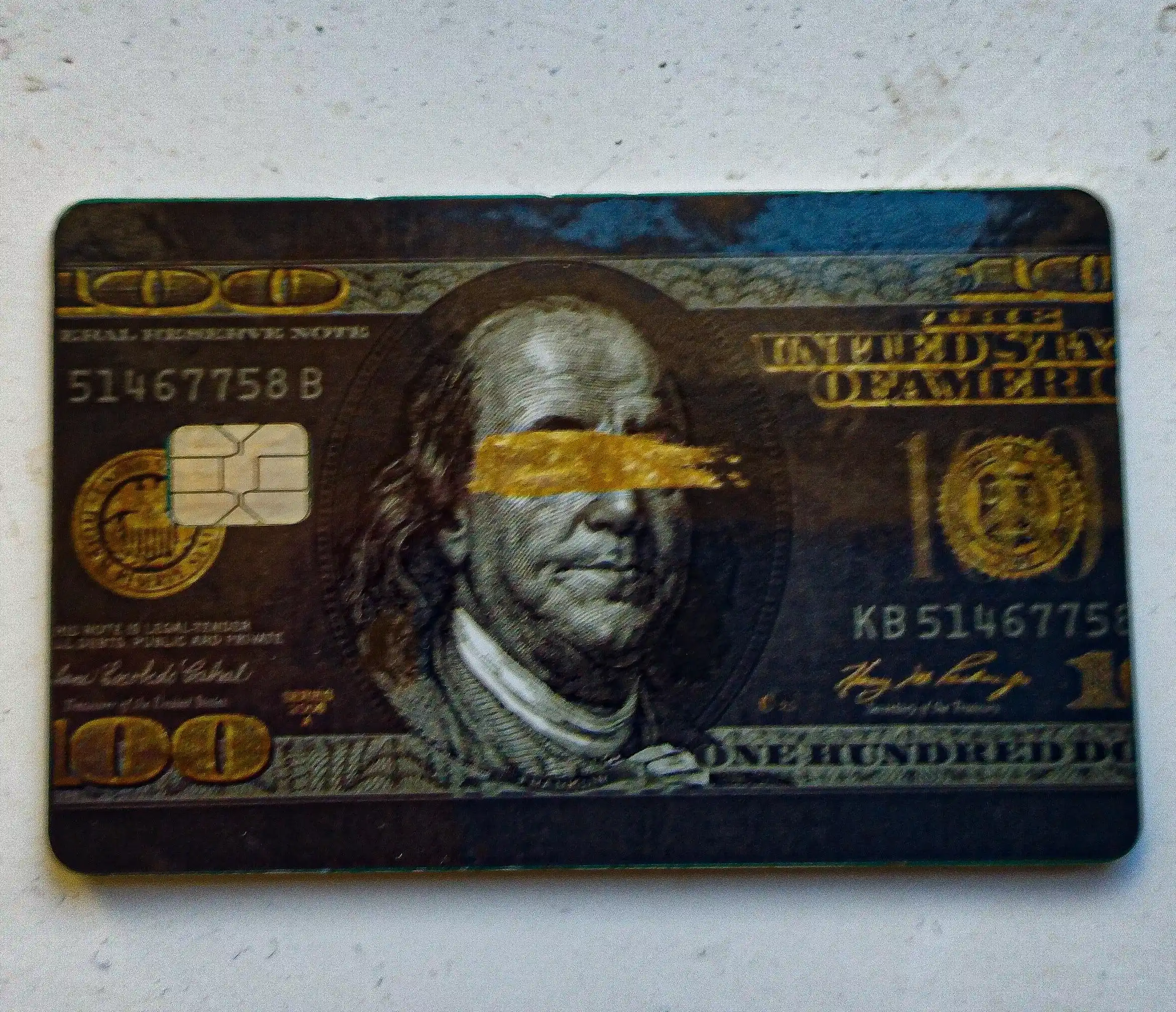 Bank kartasi va chipta stikerlari, pul, dollar