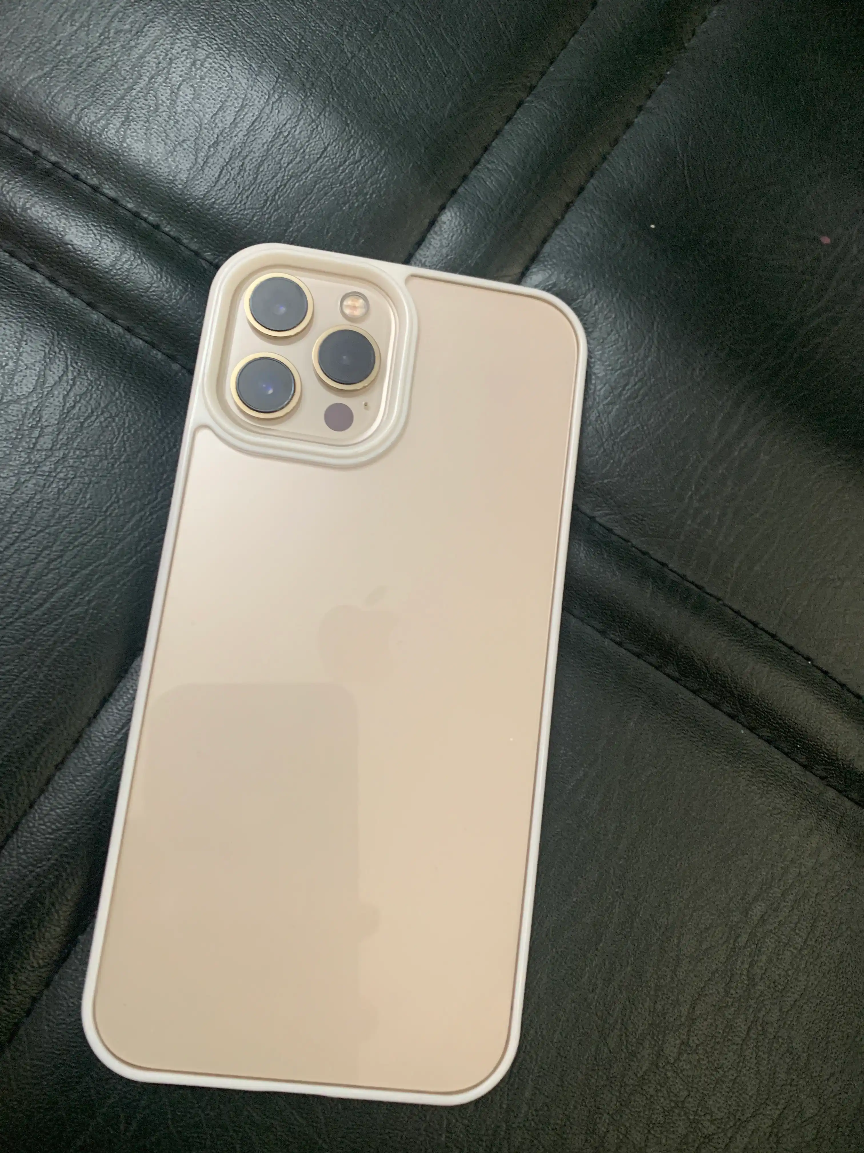 Akrill chexol iPhone 15 14, 13, 12, 11 Pro Max, XS, X, XR, 8, 7 Plus, uchun mos keladi