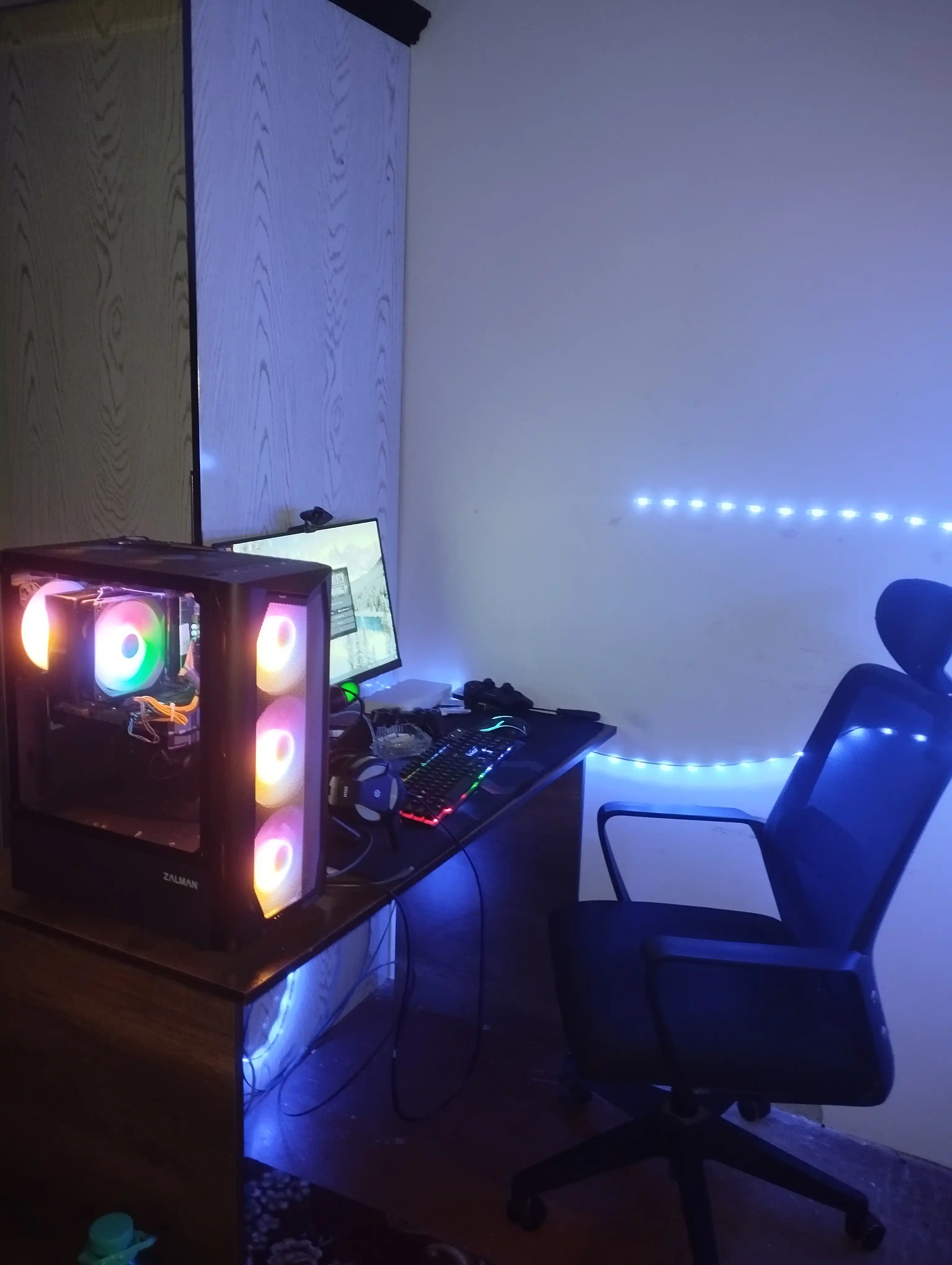 Компьютерный корпус Zalman N4 N4REV.1, 6 кулеров в комплекте, стекло, RGB подсветка