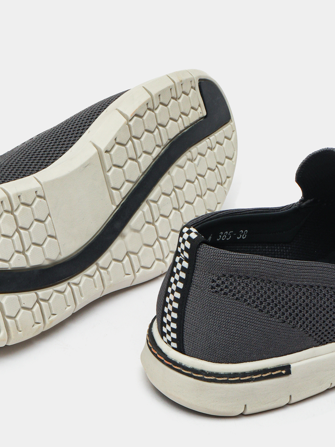 Ayol oz sevgilisini sikayotgan erkakni rus tilida suratga oldi.