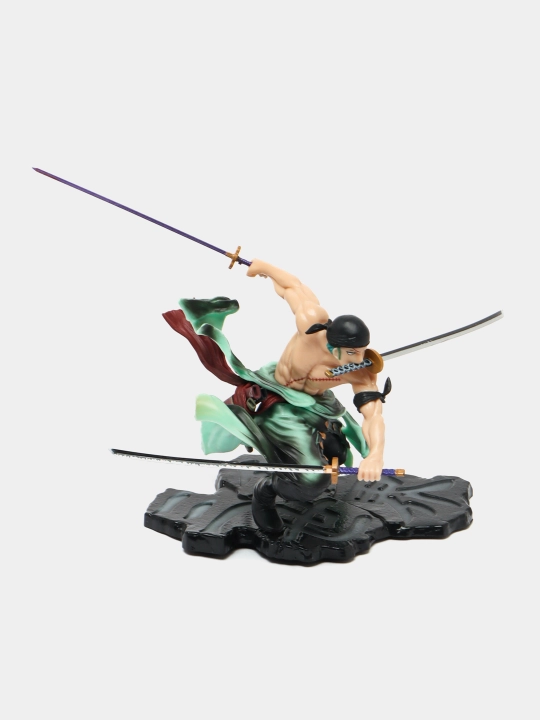 One piece animesidan Zorro figurkasi