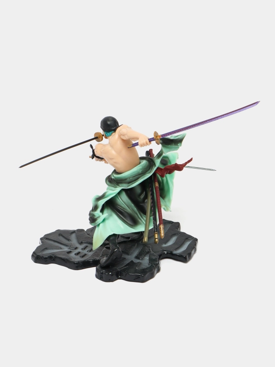 One piece animesidan Zorro figurkasi