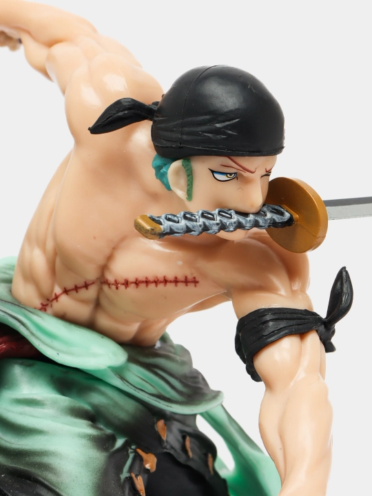 One piece animesidan Zorro figurkasi