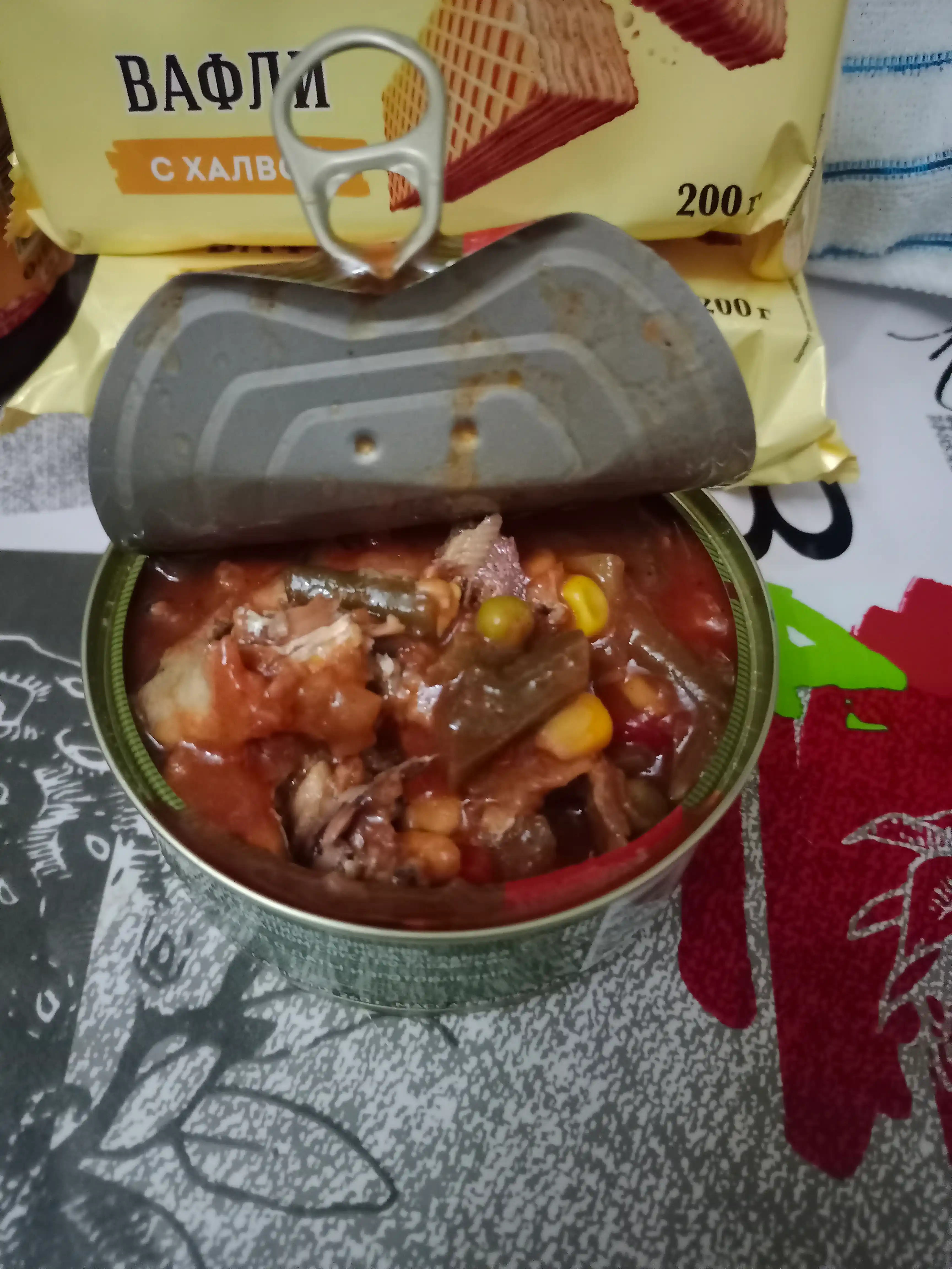 Sabzavotlar bilan qovurilgan baltik kilka va Gavayi pomidor sousi, 240 g