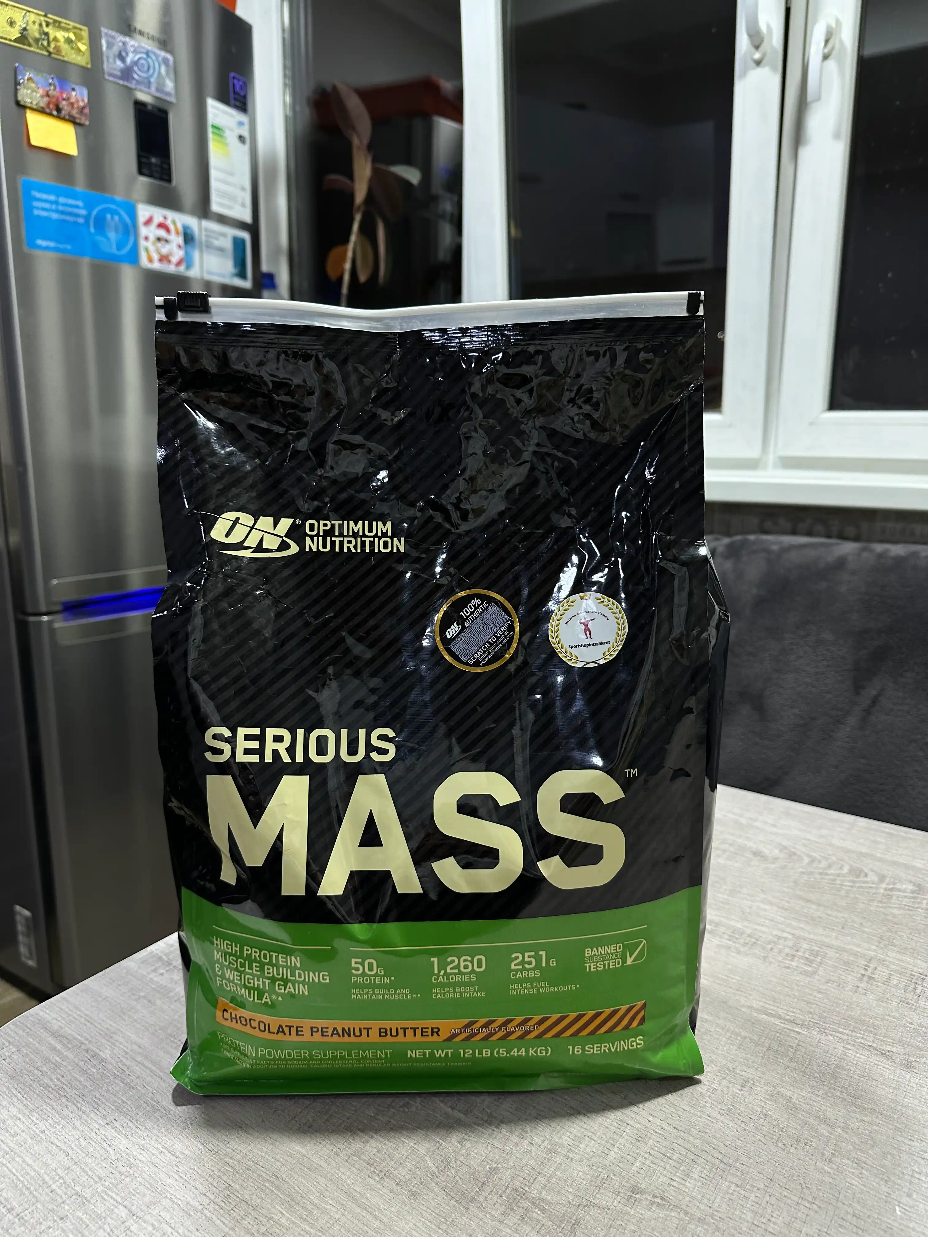 Stikerli Amerika geyneri Serious Mass Optimum Nutrition, 5.5 kg, 5 gr creatin tarkibida