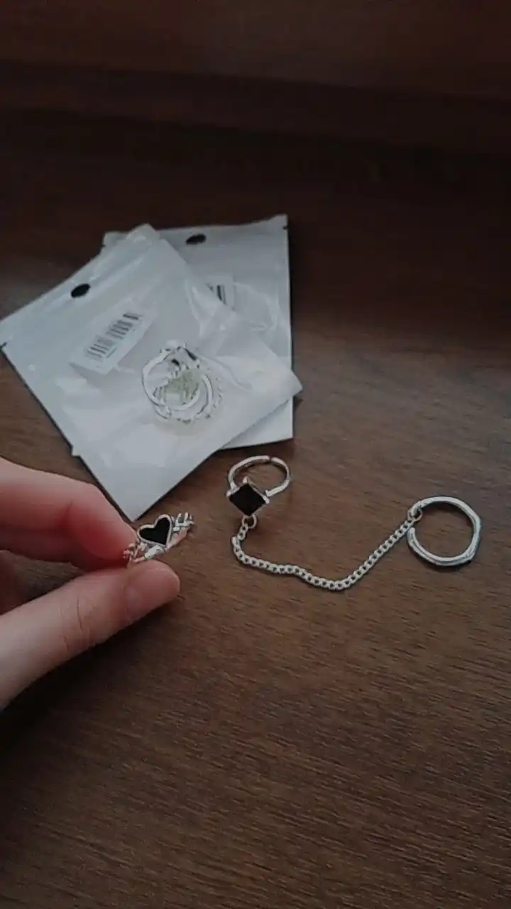 Черное квадратное кольцо