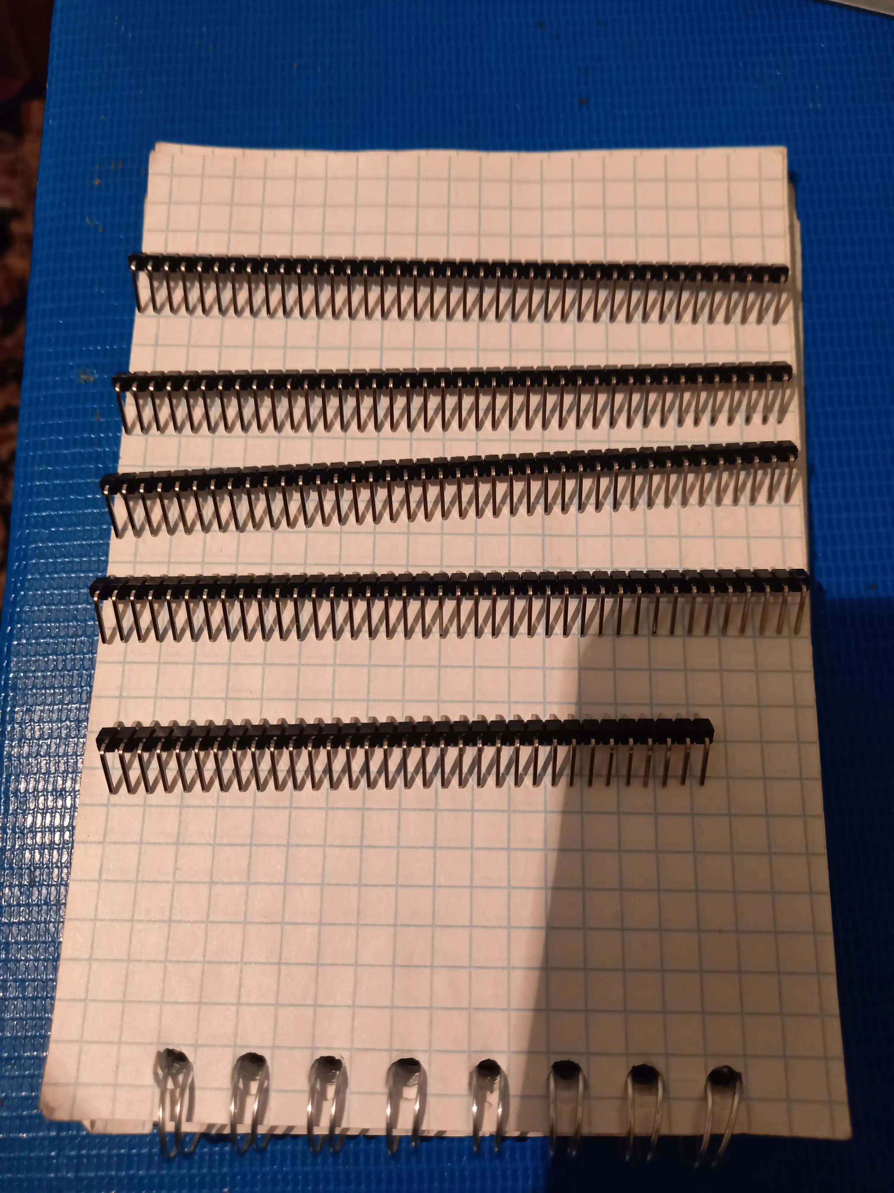 2.54 mm, bitta qatorli pinli ulagich, 90 daraja, 40 aloqalar, 5 dona
