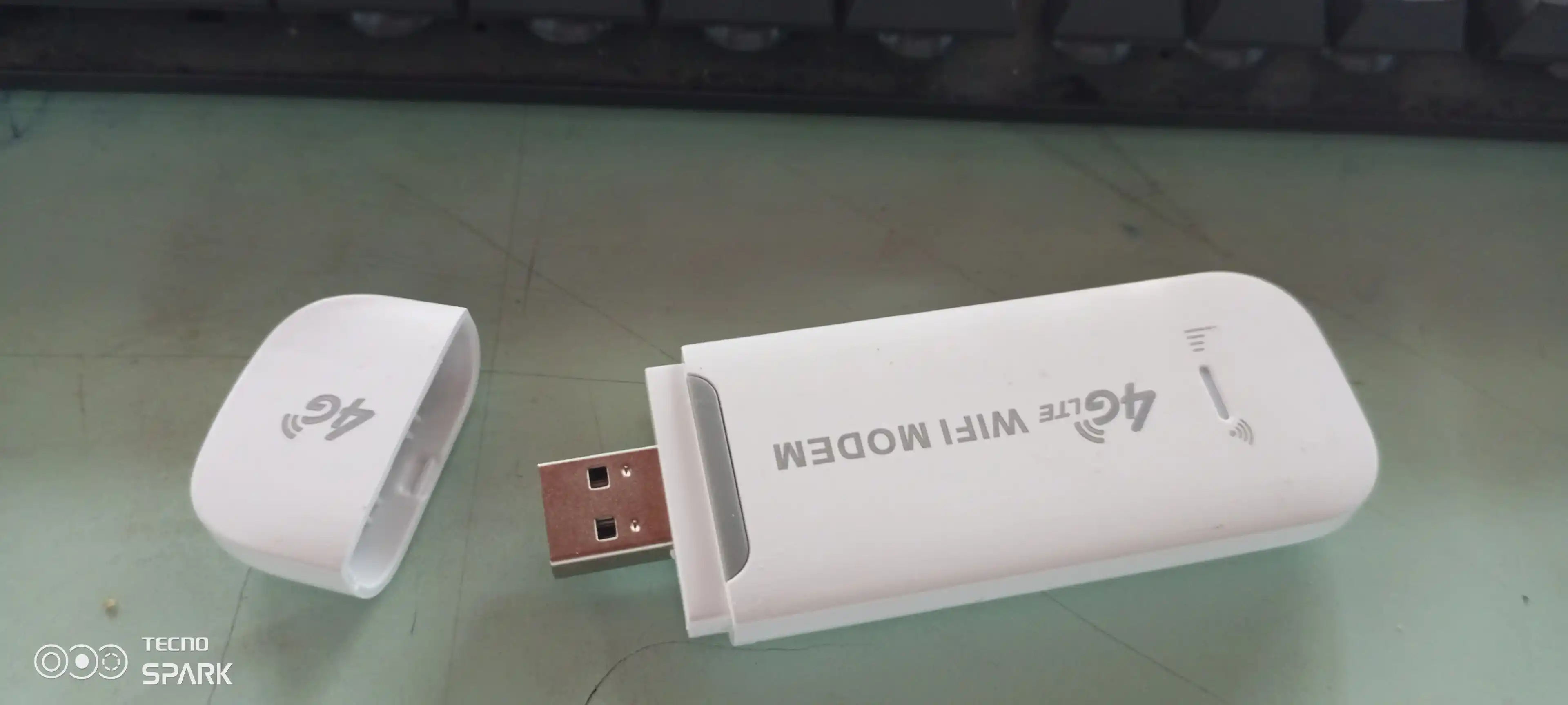 Wifi modem 4G LTE USB router funksiyalari bilan