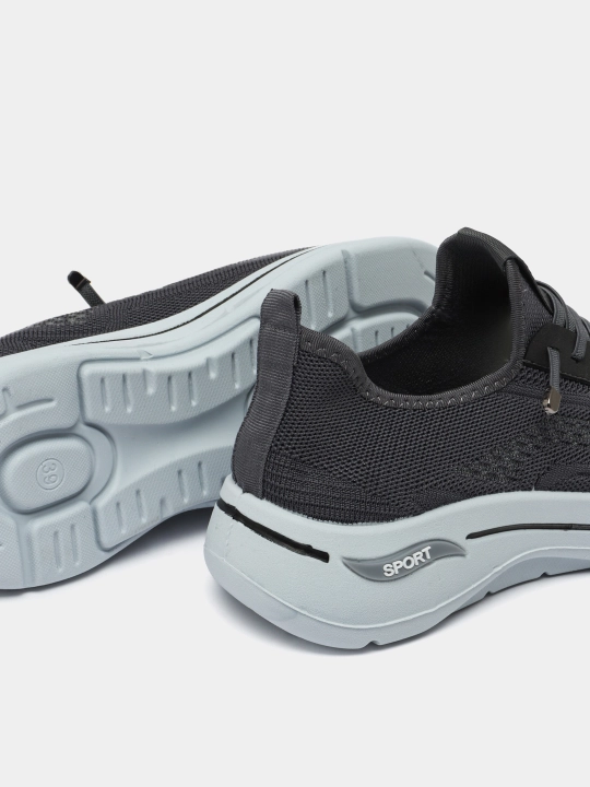 Erkaklar yozgi va kuzgi krossovkalari