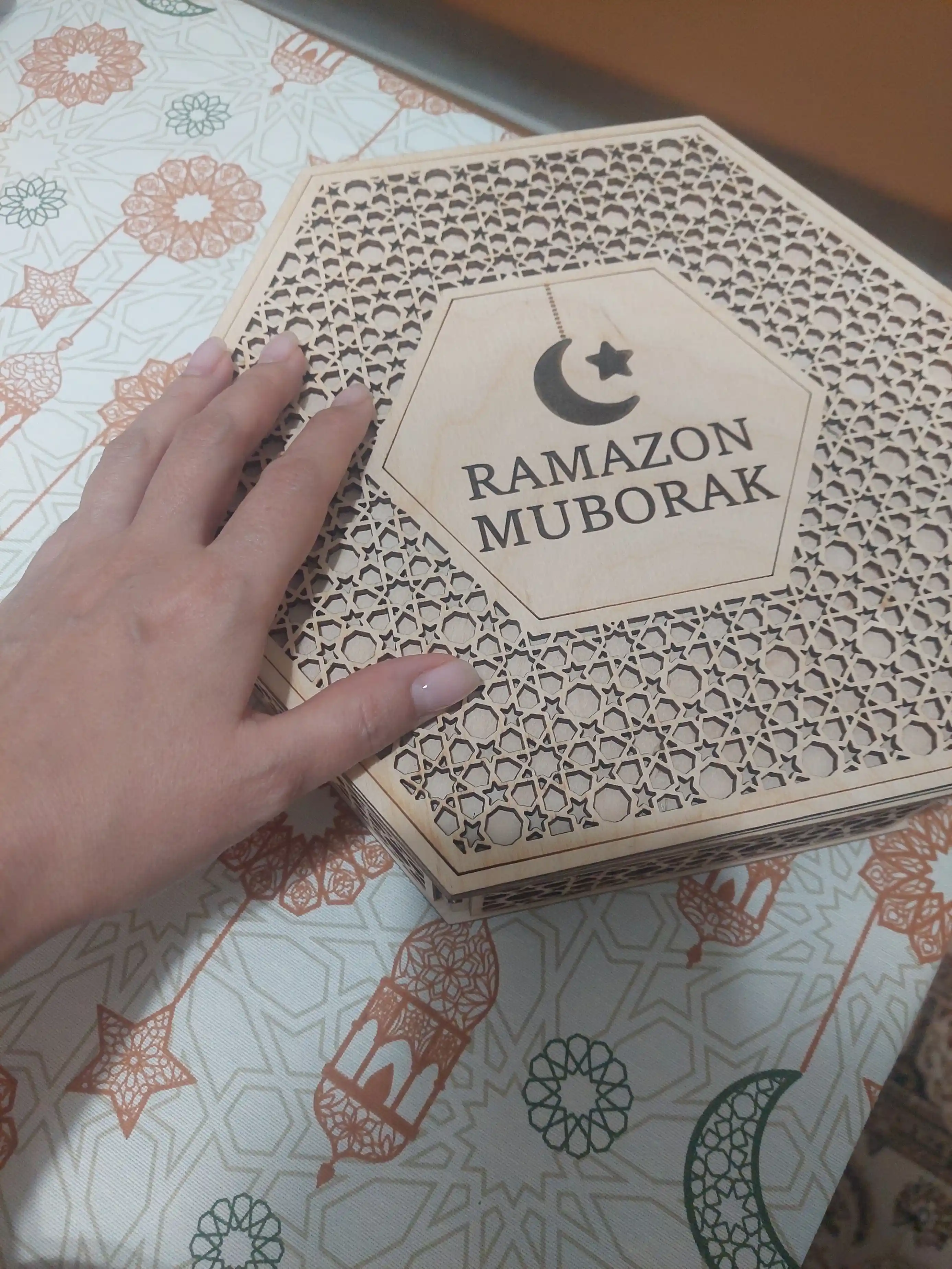 Деревянная шкатулка для праздника Рамадан