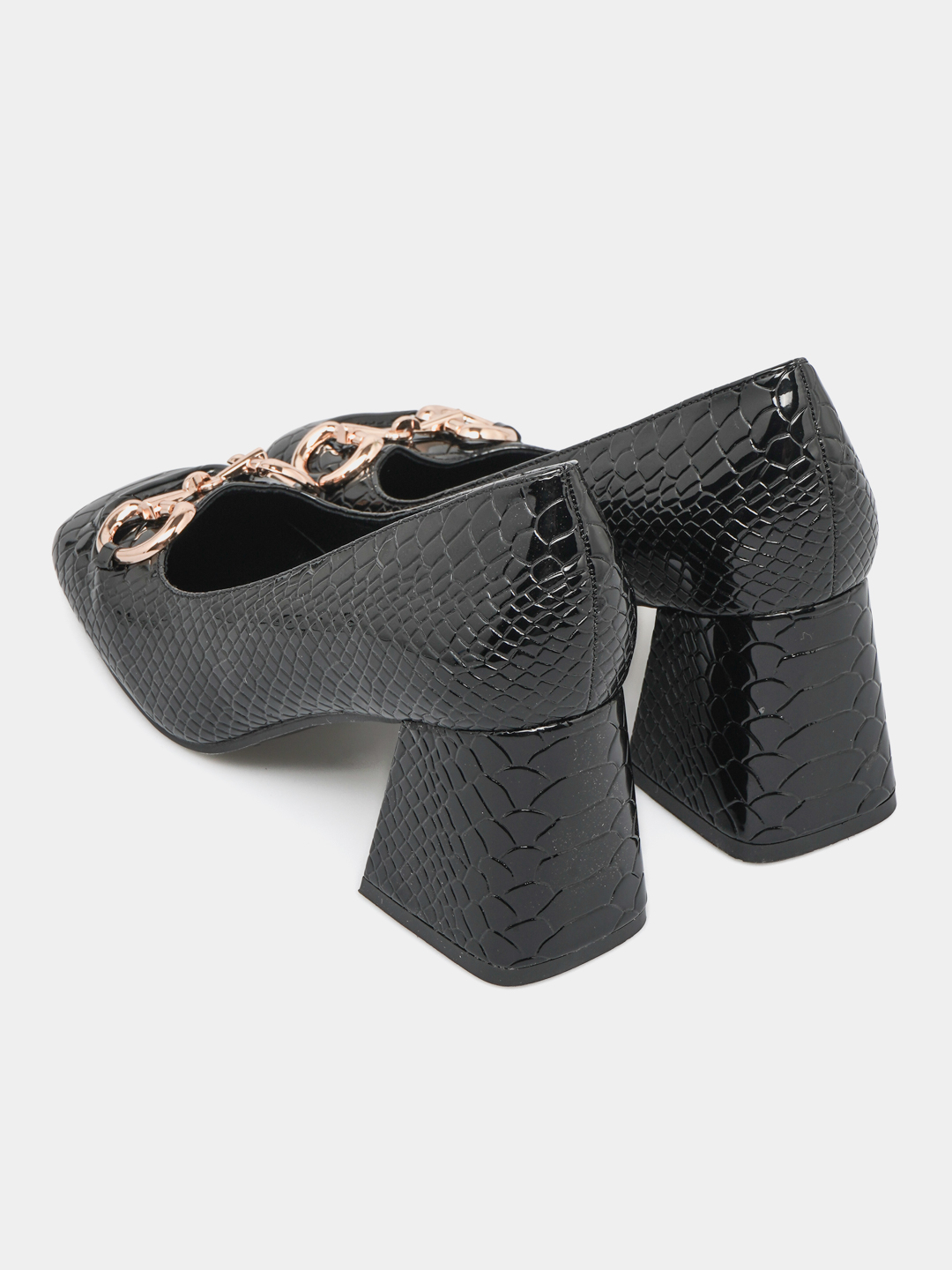 Erkaklar ayolga kunnilingus beradi