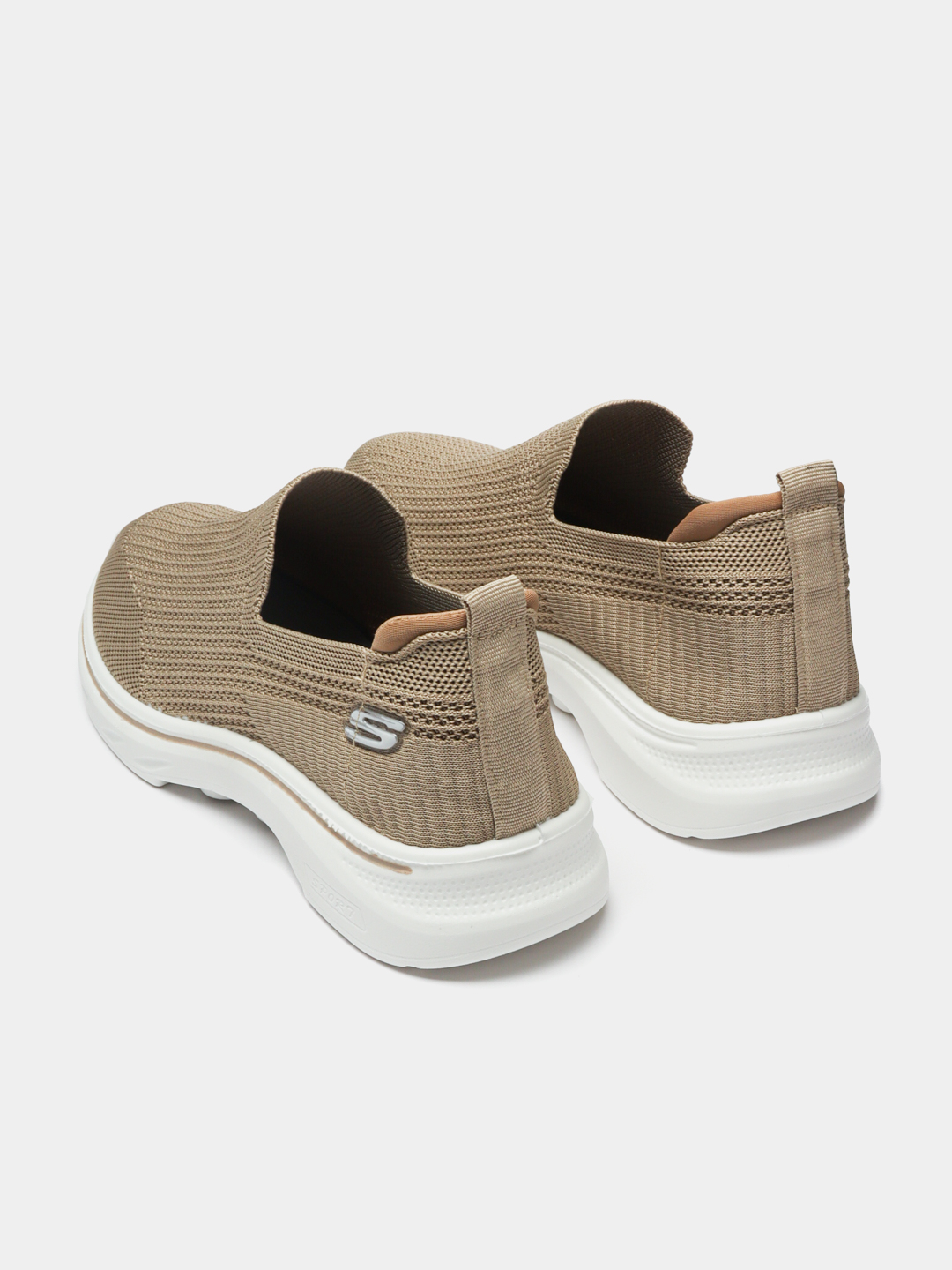 Yalangoch qizlarni tayoq bilan urish