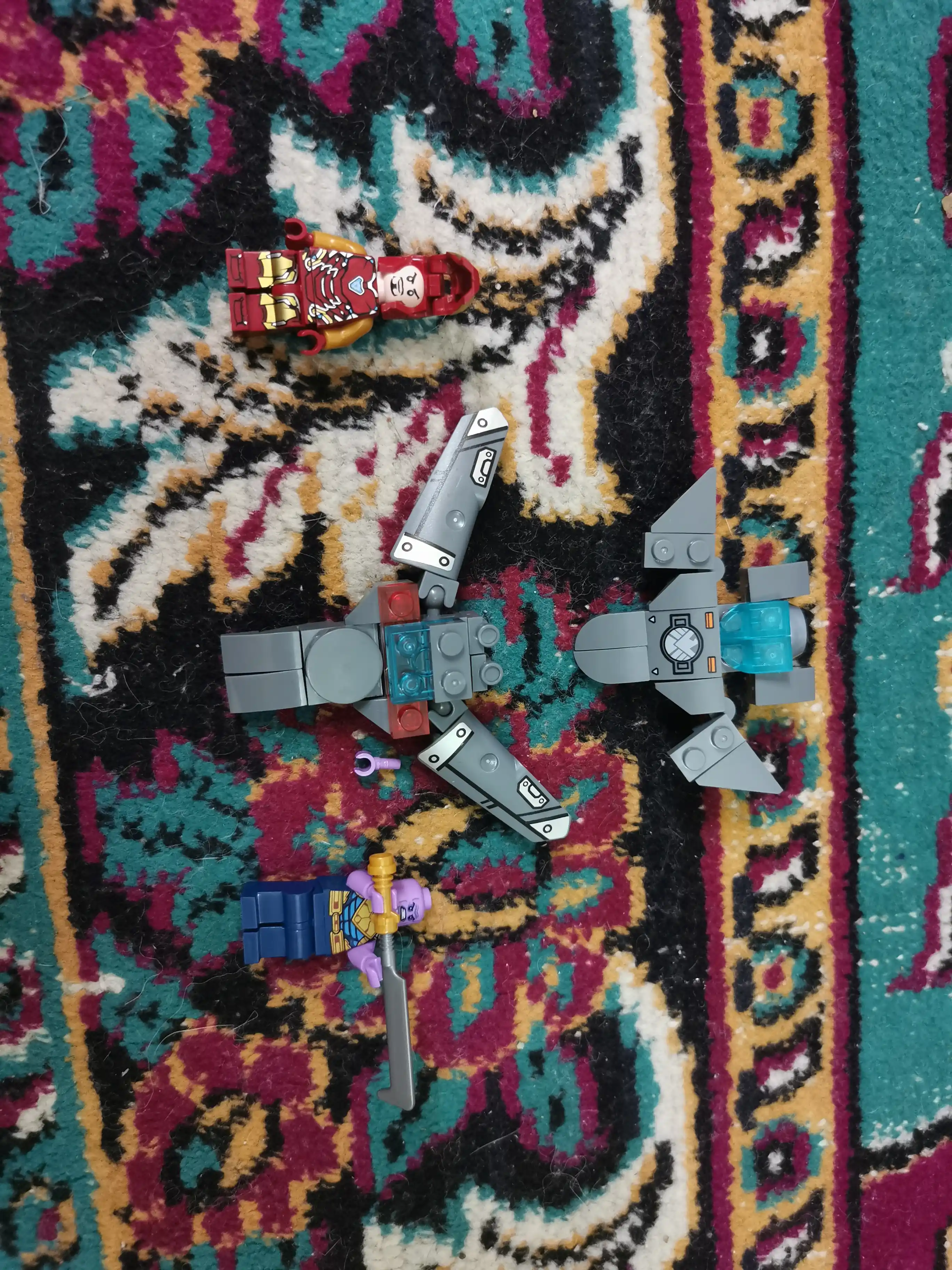 Qasoskorlar, Avengers konstruktori, superqahramon sarguzashtlari, Lego bilan mos keladi