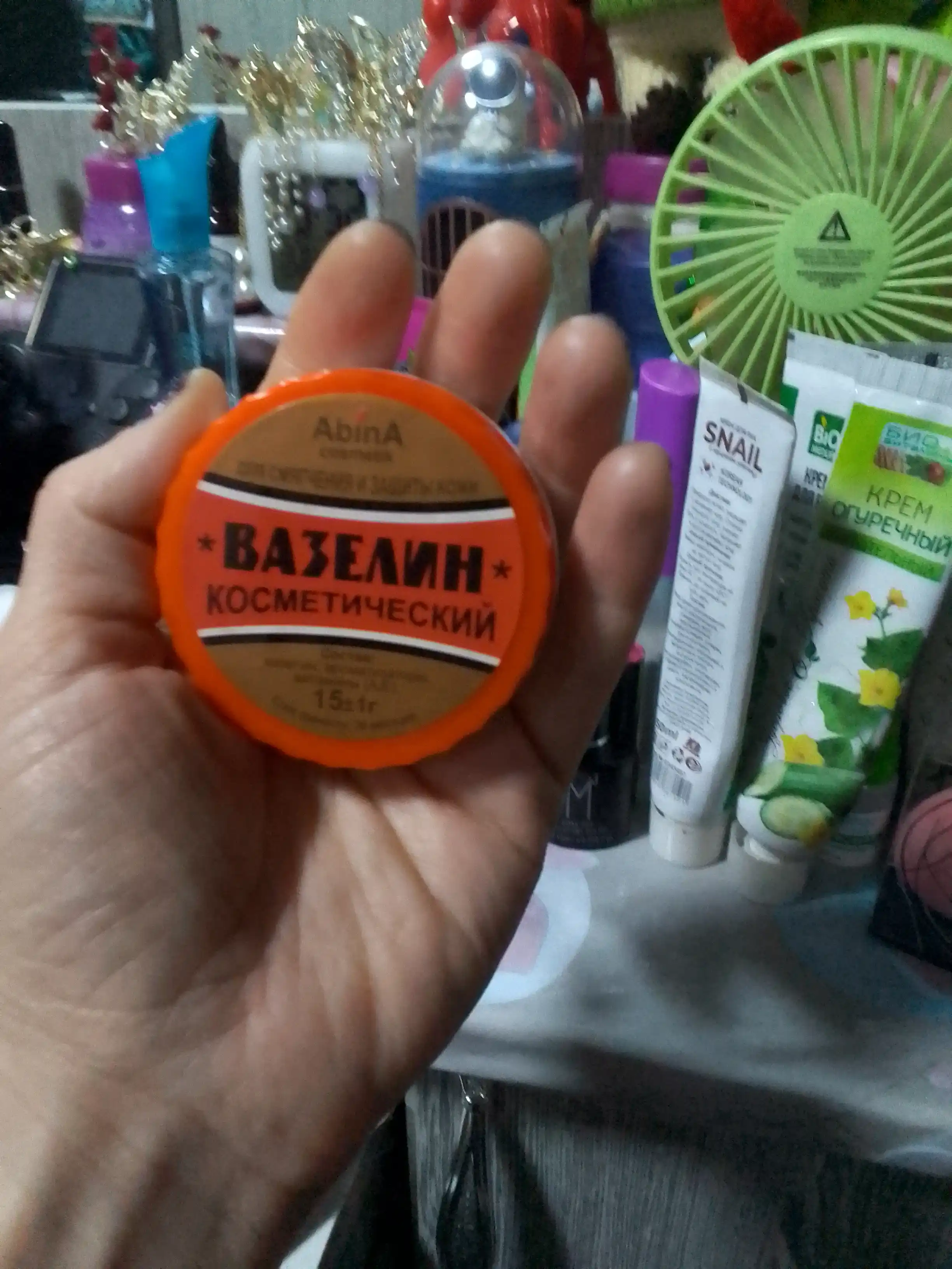 Kosmetik vazelin, terni yumshatish va himoya qilish uchun