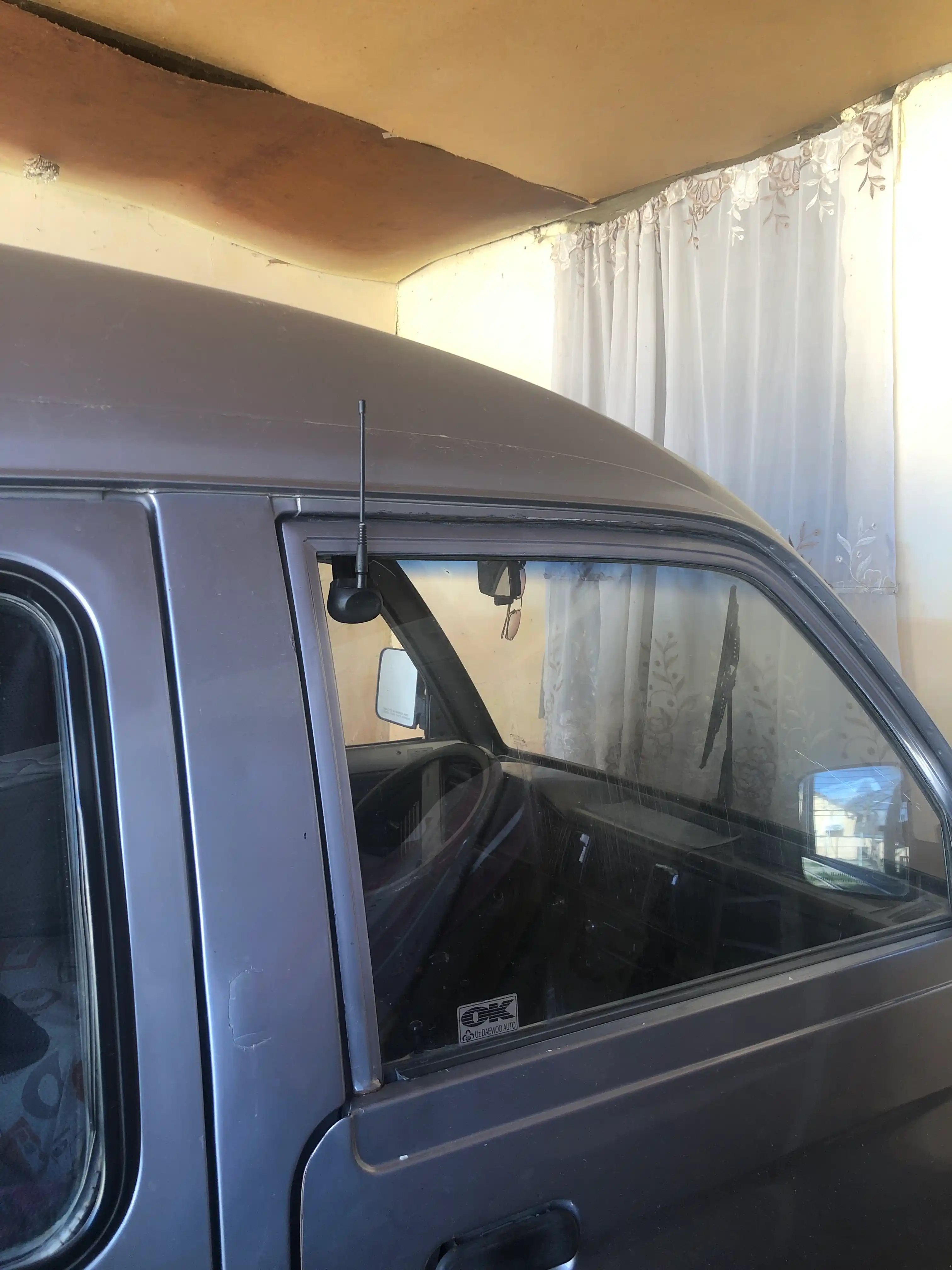 Avtomobil tomiga antenna