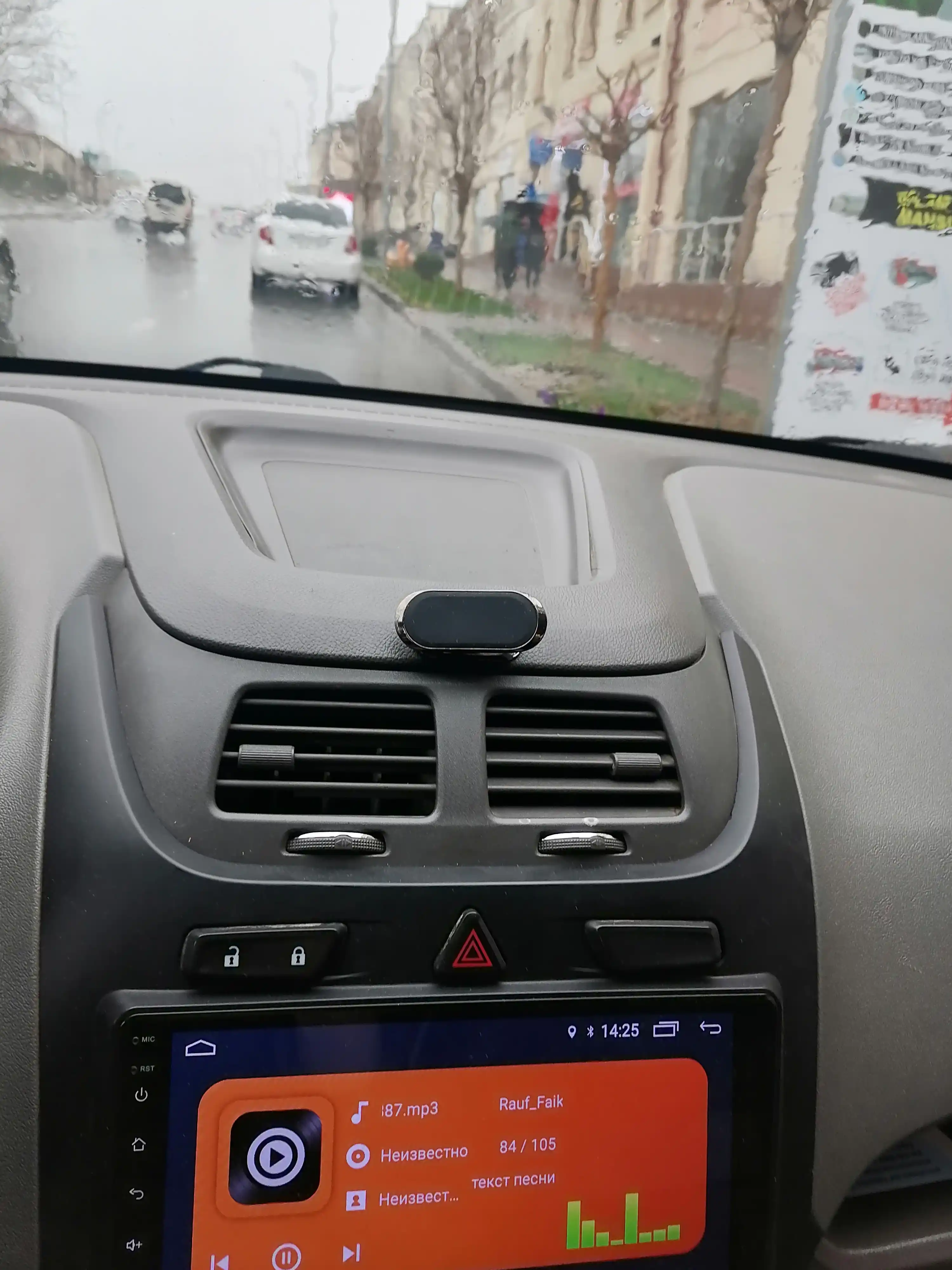 Ko‘p funksiyali tutqich, avtomobil, telefon uchun, magnitli, yopishqoq qatlamda