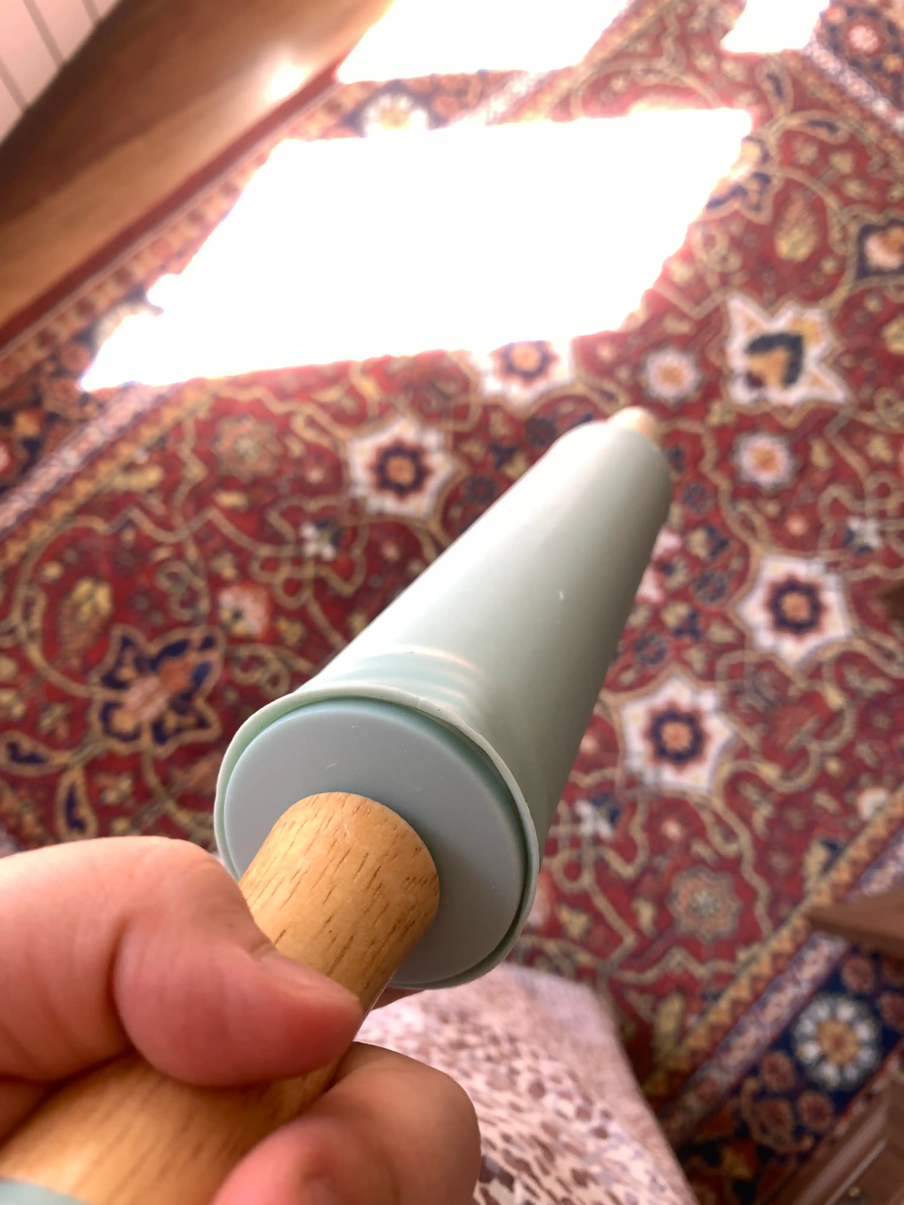 Silikon jo'va xamir yoyadigan yog'och tutqichli, ko'k 43.5 sm