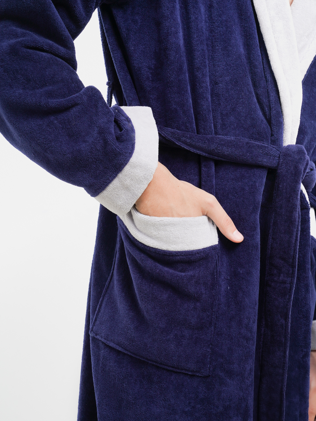 Külotsiz xalat ostida