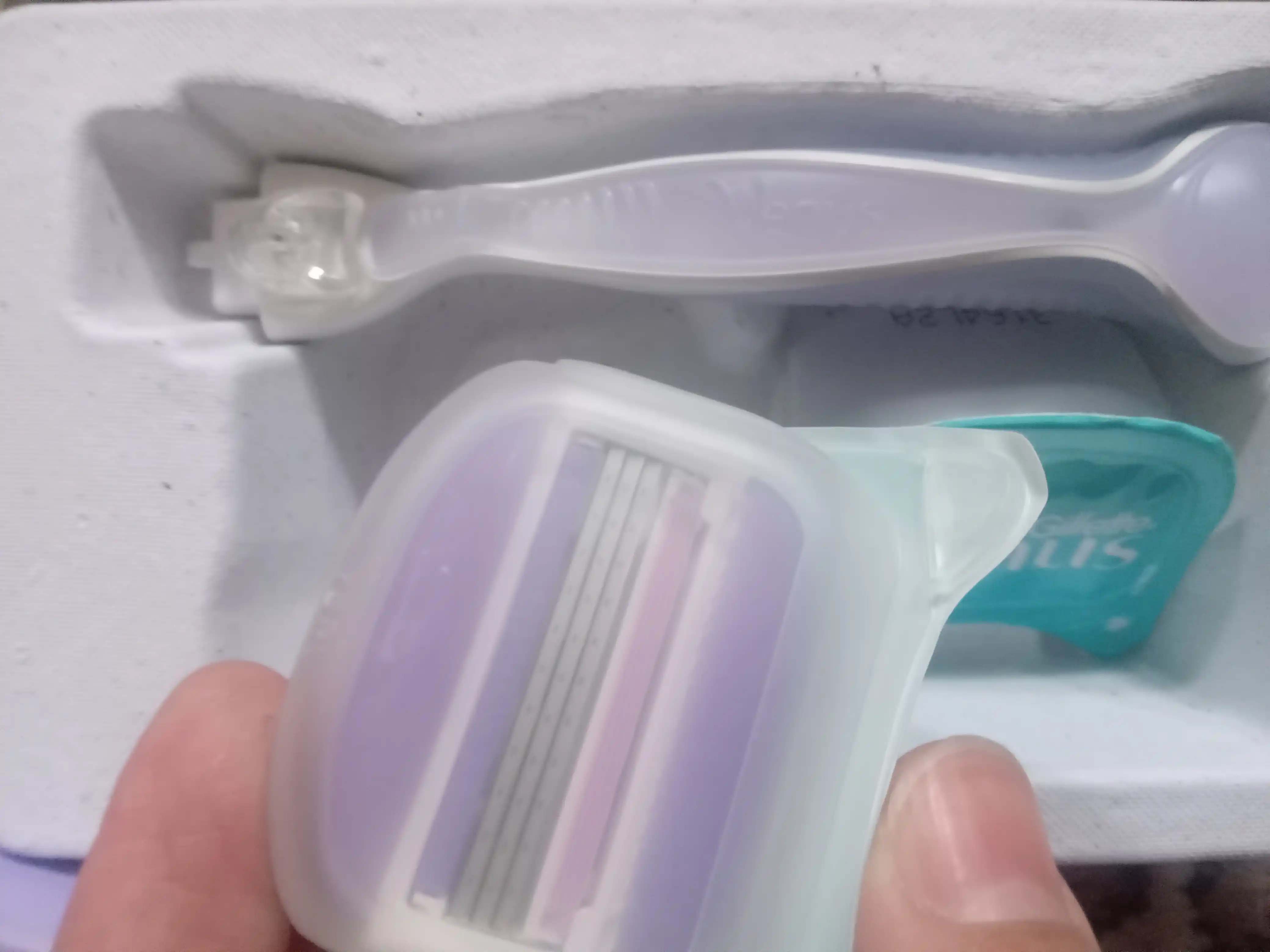 Женская бритва Venus Comfort Glide Breeze с 2сменными кассетами