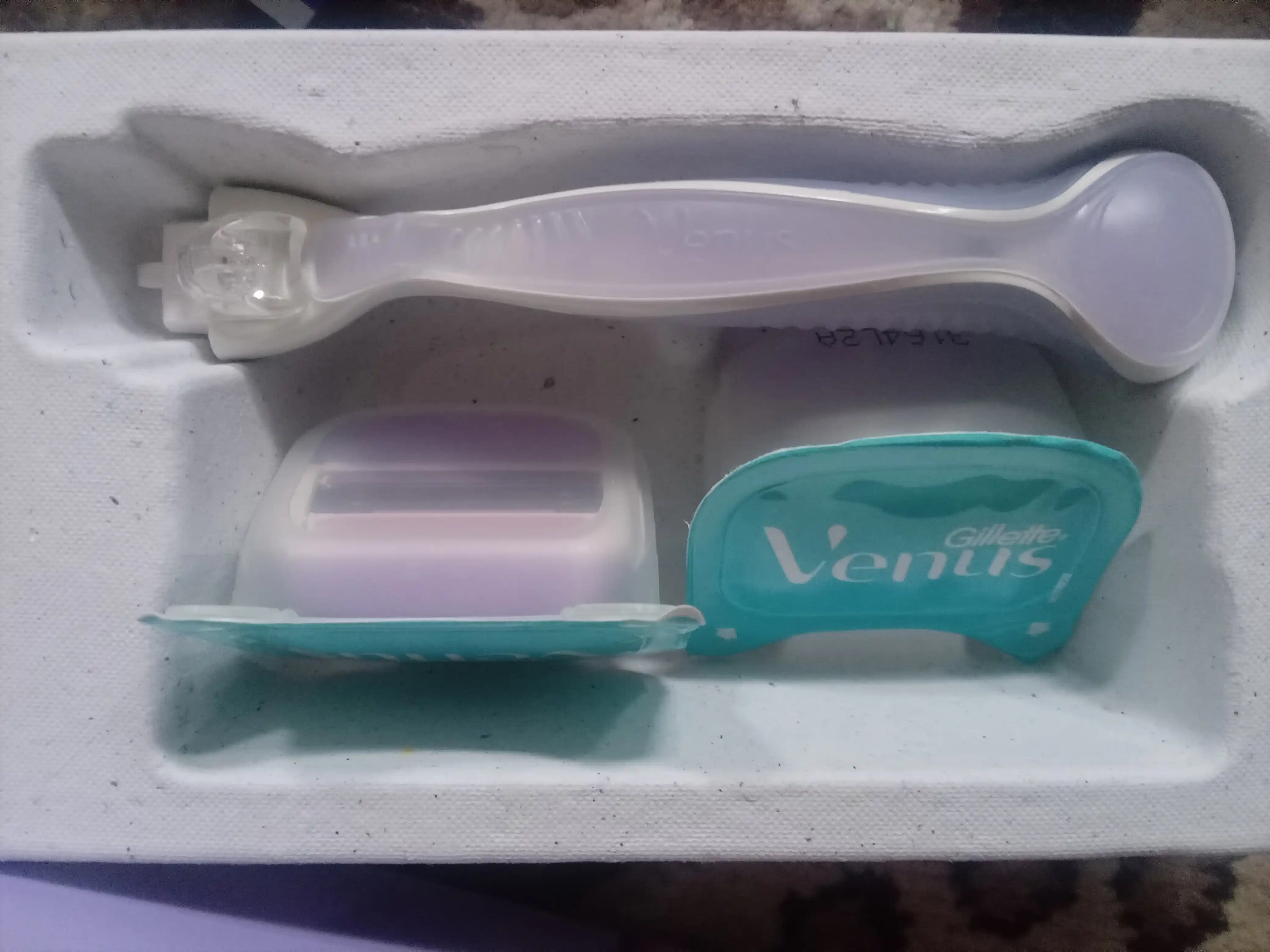 Женская бритва Venus Comfort Glide Breeze с 2сменными кассетами