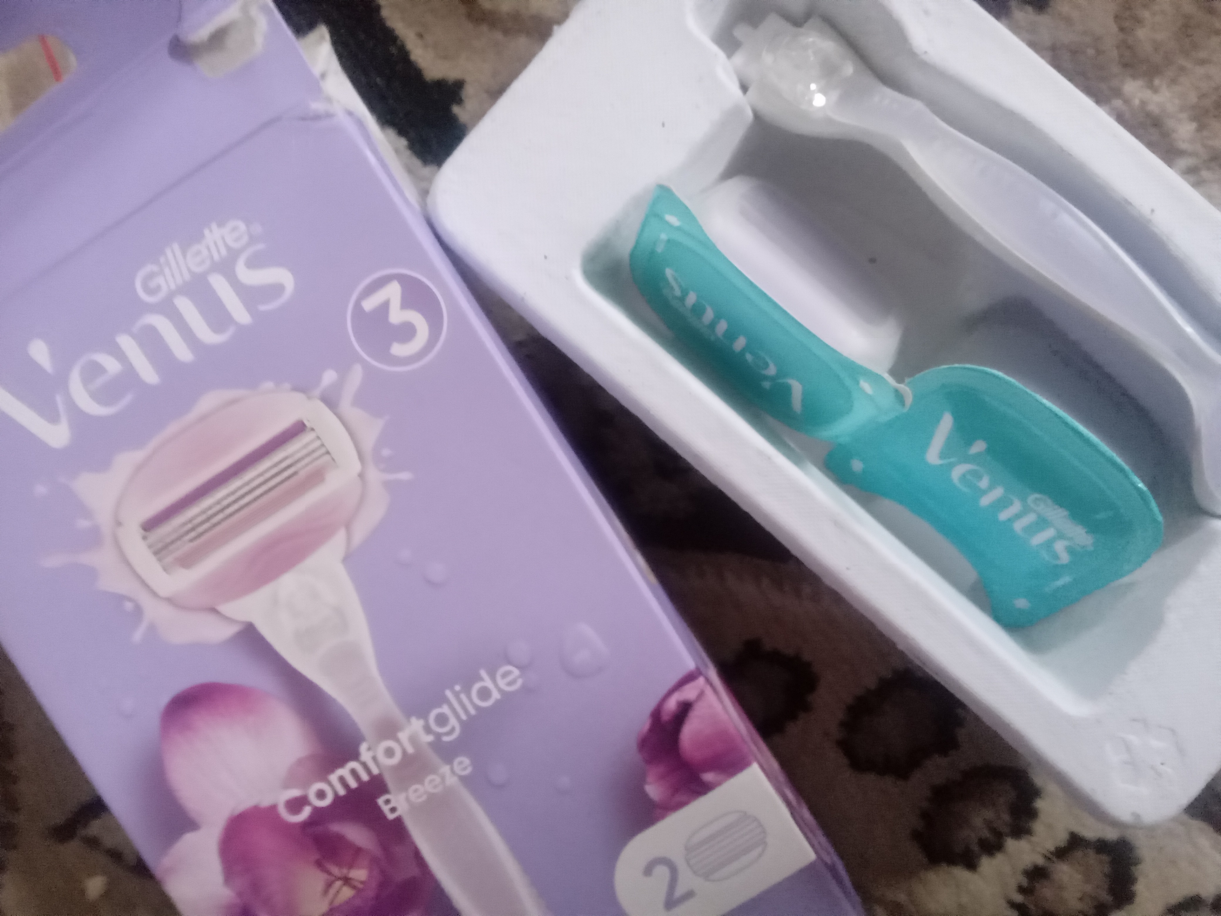 Женская бритва Venus Comfort Glide Breeze с 2сменными кассетами