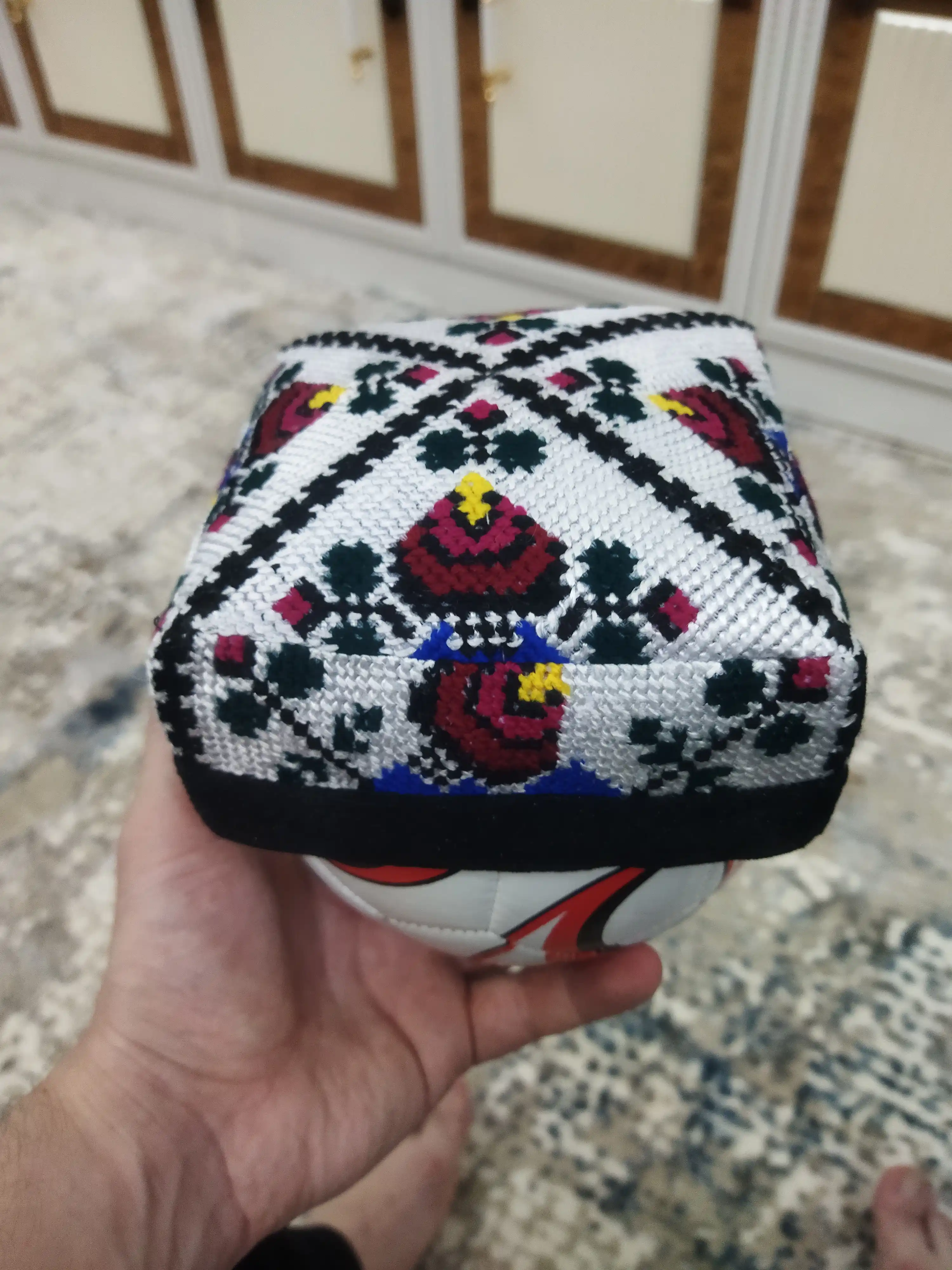 Национальная иракская тюбетейка для девочек